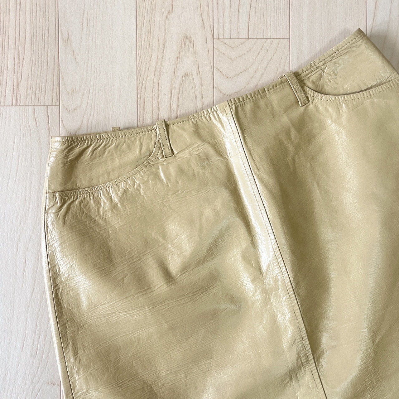 淡杏色簡約直身皮裙