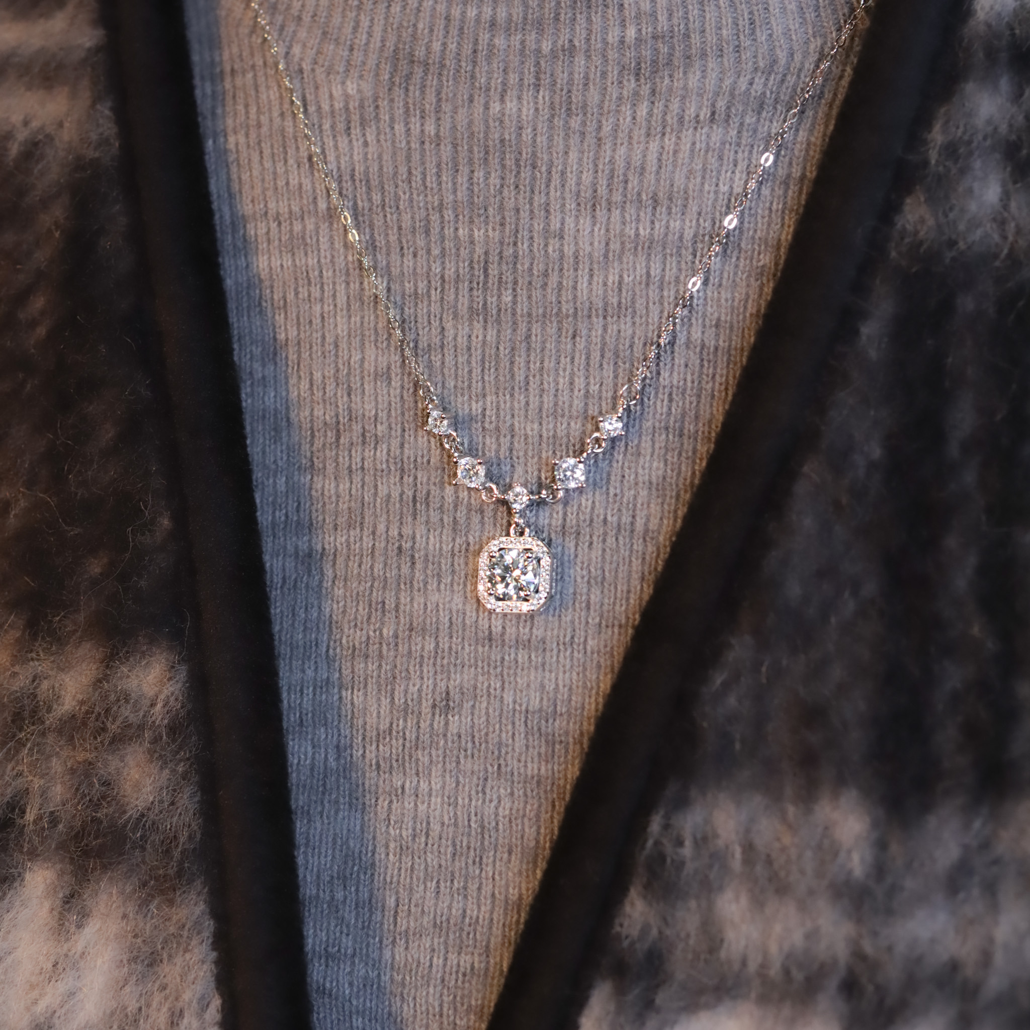 | 925純銀・厚鍍白金・莫桑石 | 鑽光甜蜜生活項鍊 | NE1525 |