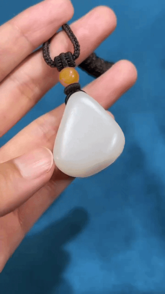 117227 和田玉籽料平安牌