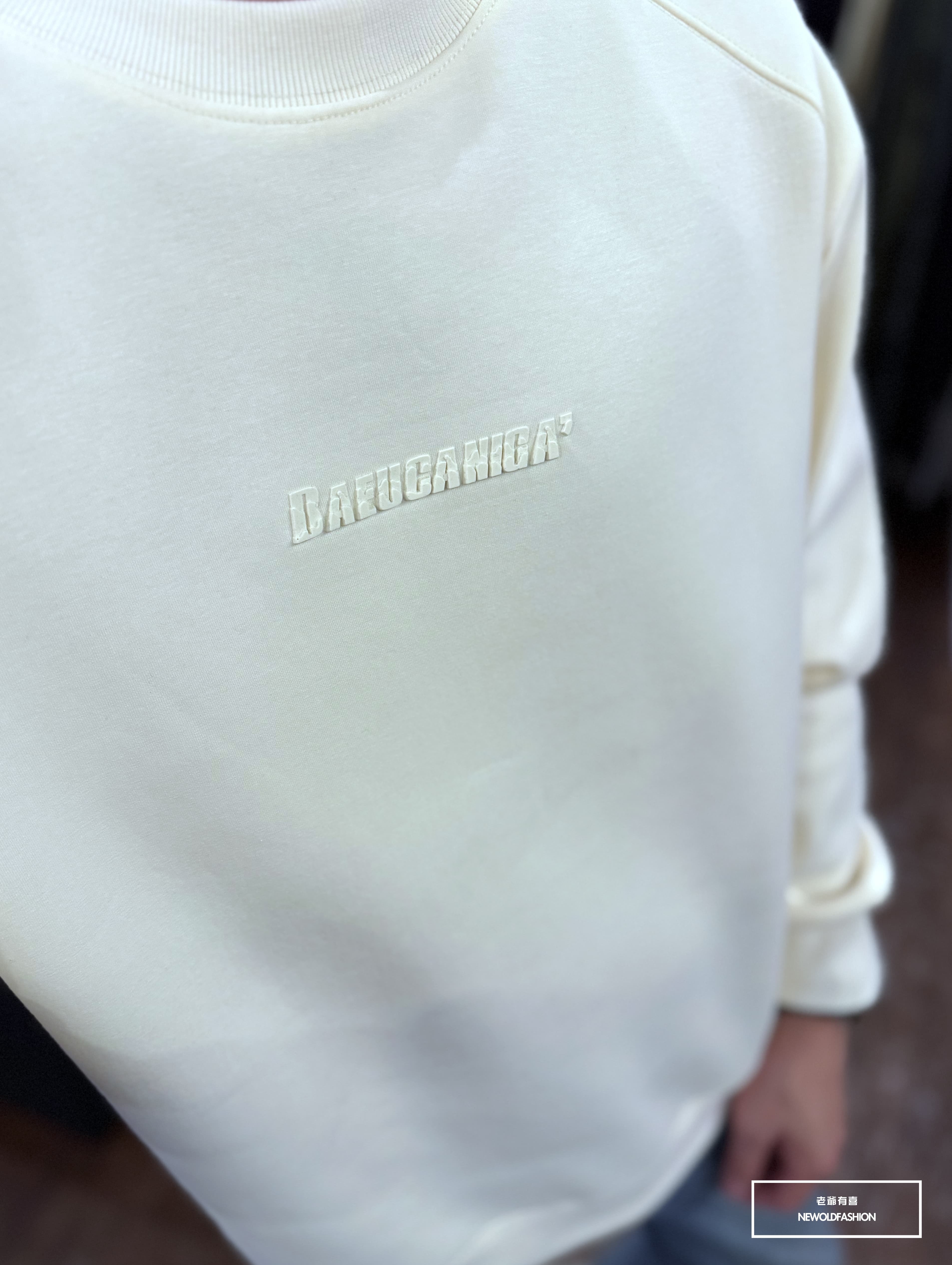 『新品上市』重磅B爆裂紋刷毛大學T(NOF251023130)-米