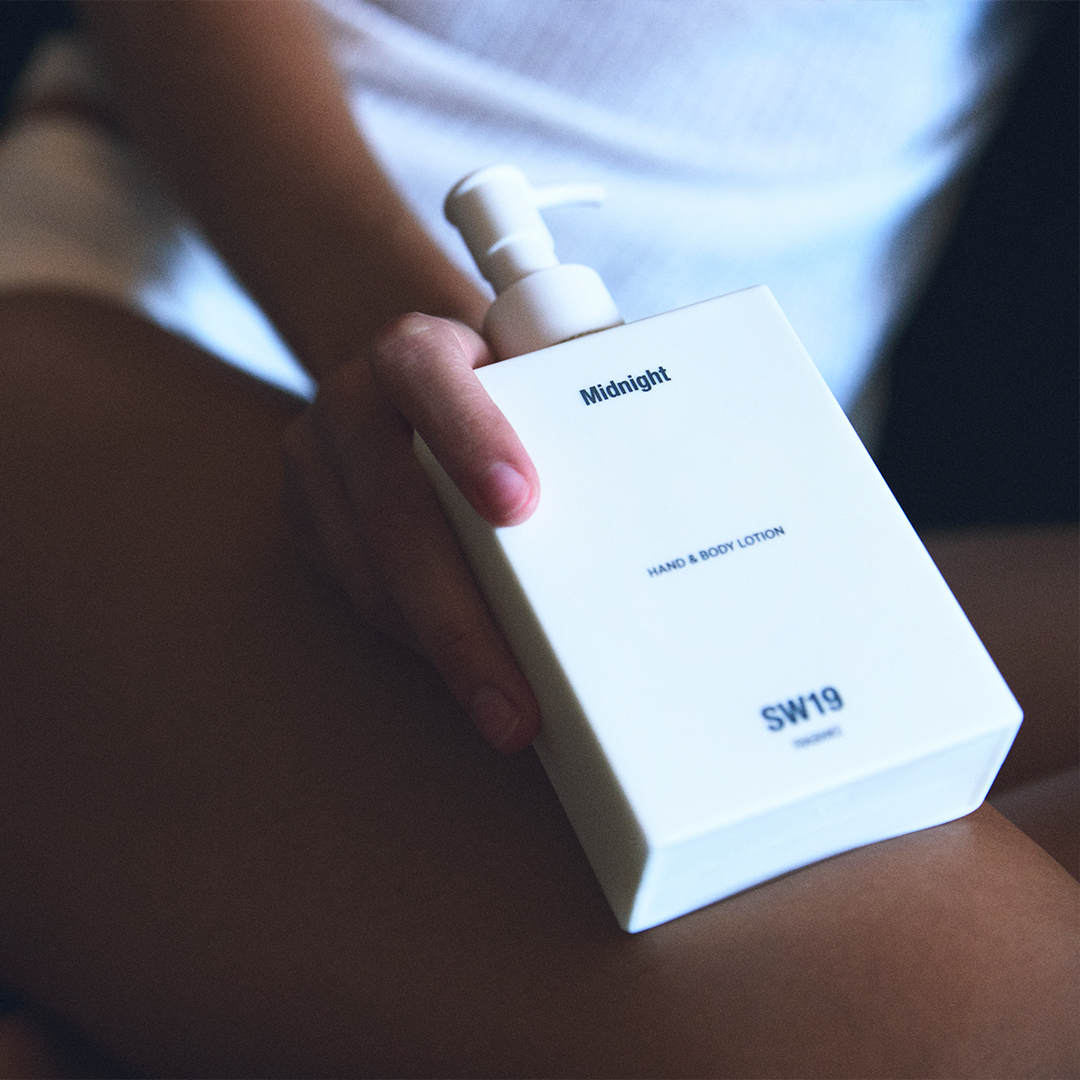 SW19 Midnight 香氛潤膚乳液 (275ml)