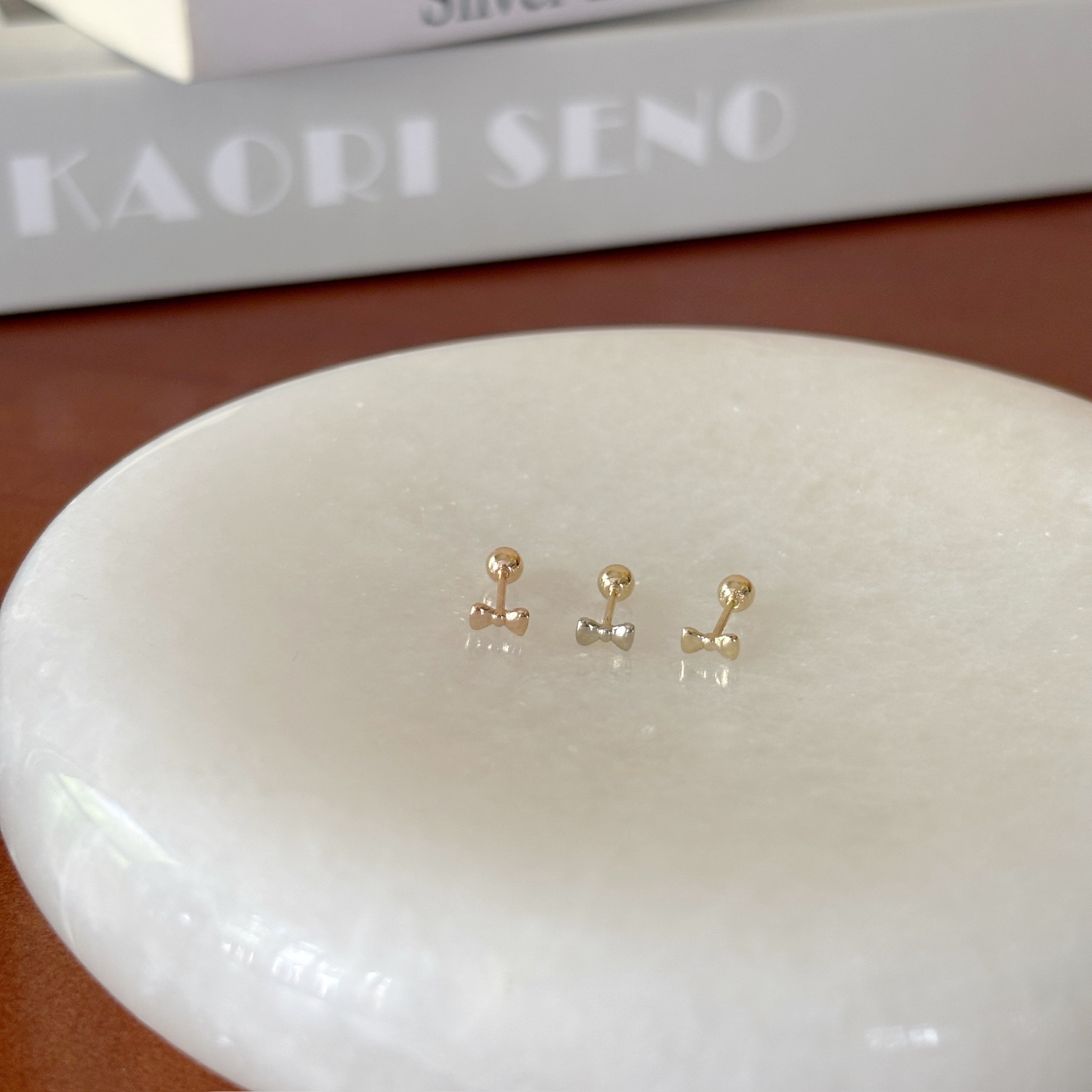 14K小蝴蝶領結轉珠耳環