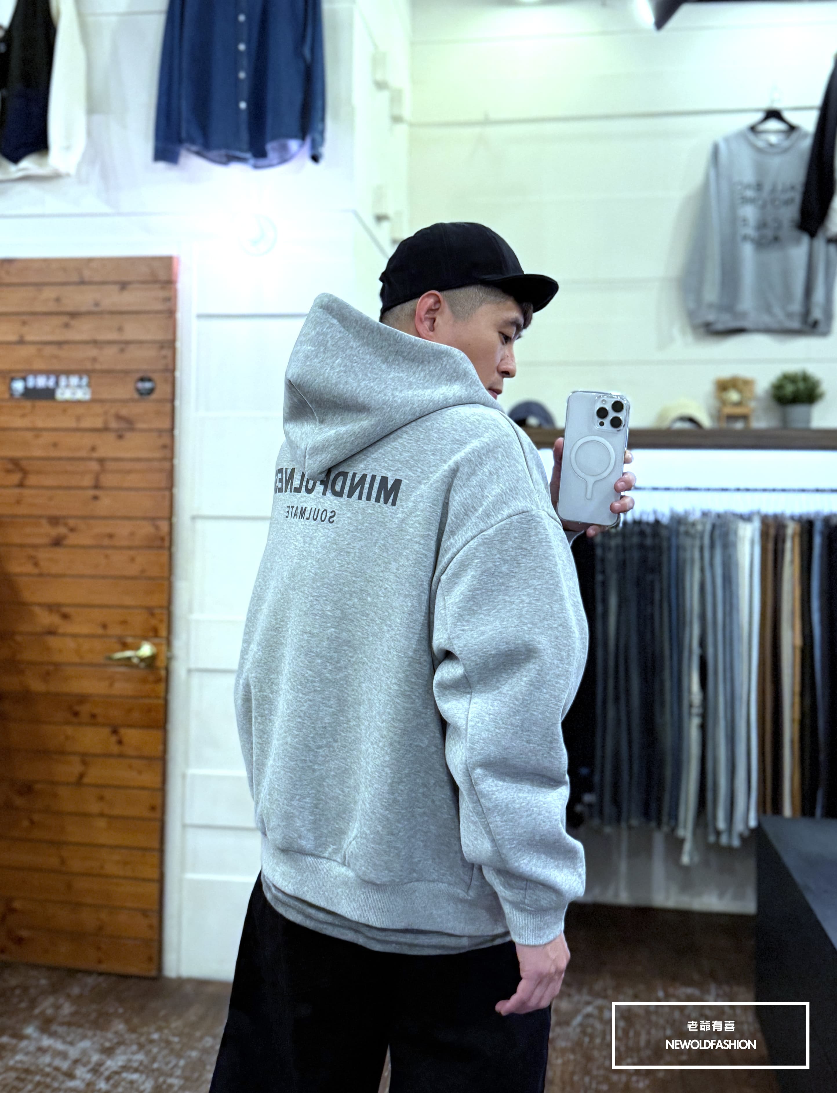 『新品上市』重磅M.S立體膠印棉質連帽外套(NOF25101130)-淺灰