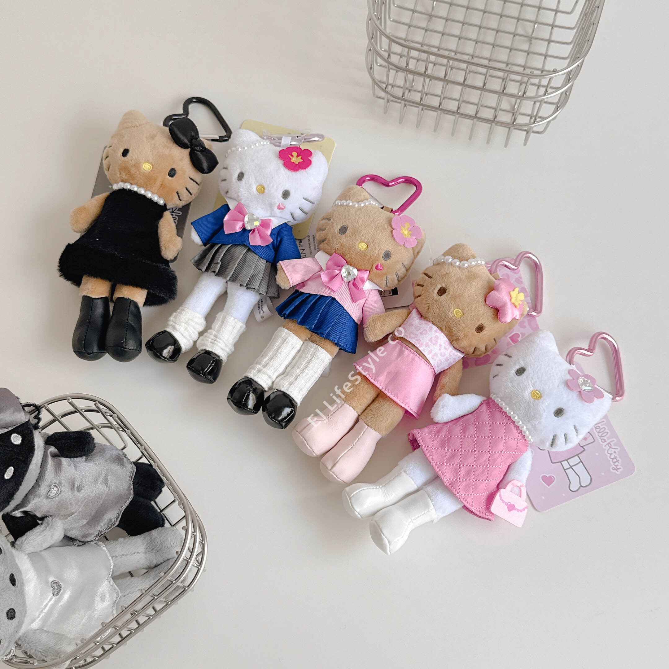 🇯🇵 SANRIO 三麗鷗家族 HELLO KITTY 長腿系列 黑皮 小香風 學生 制服 豹紋 吊飾 鑰匙圈 / 現貨