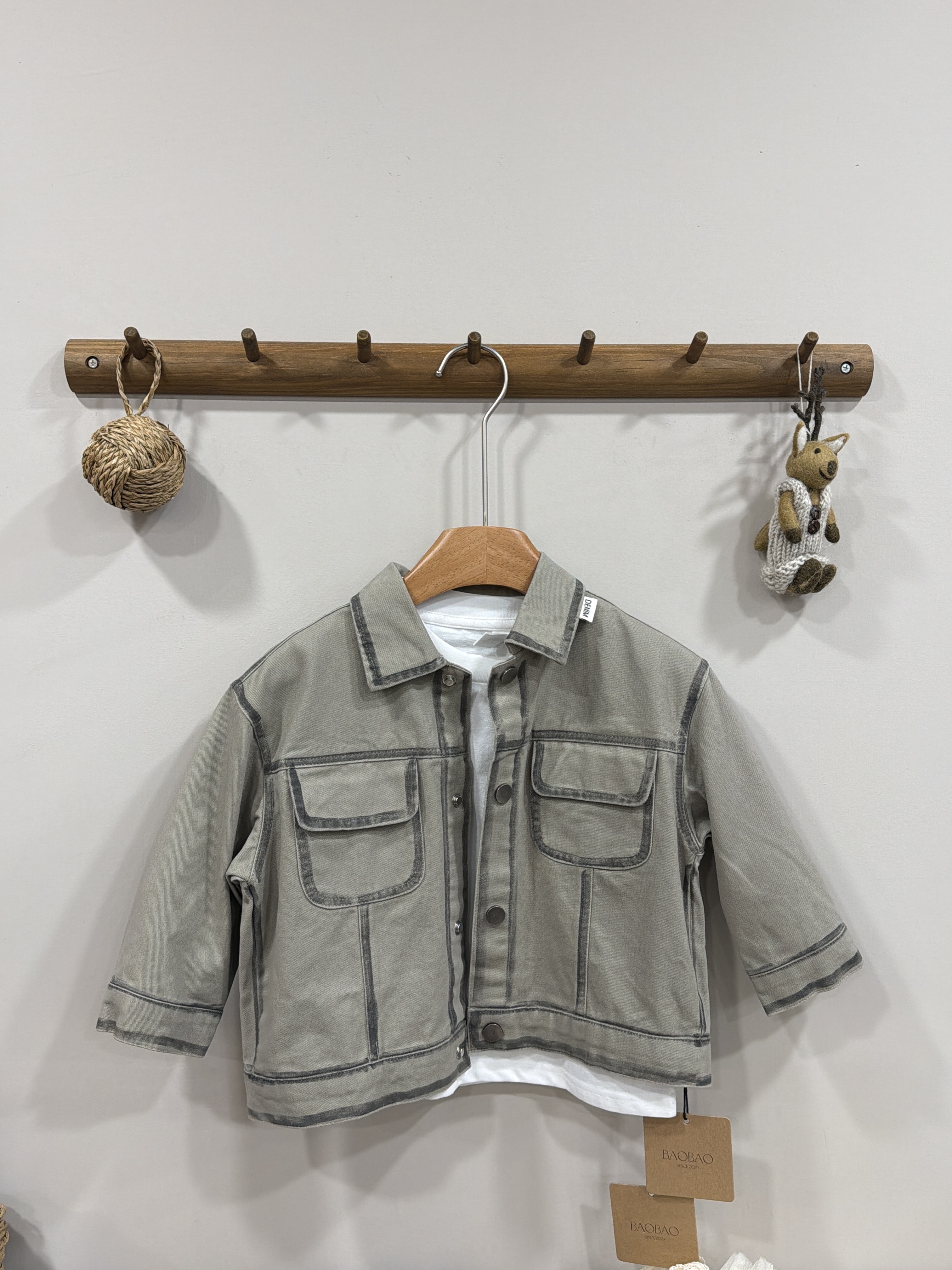 A03310手繪線條軟牛仔外套