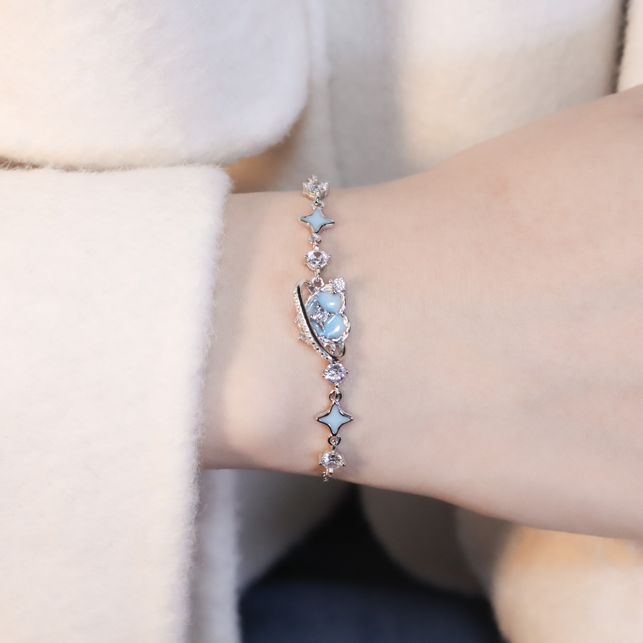 | 925純銀・厚鍍白金 | 漫藍愛意繚繞手鏈 | BR1421 |