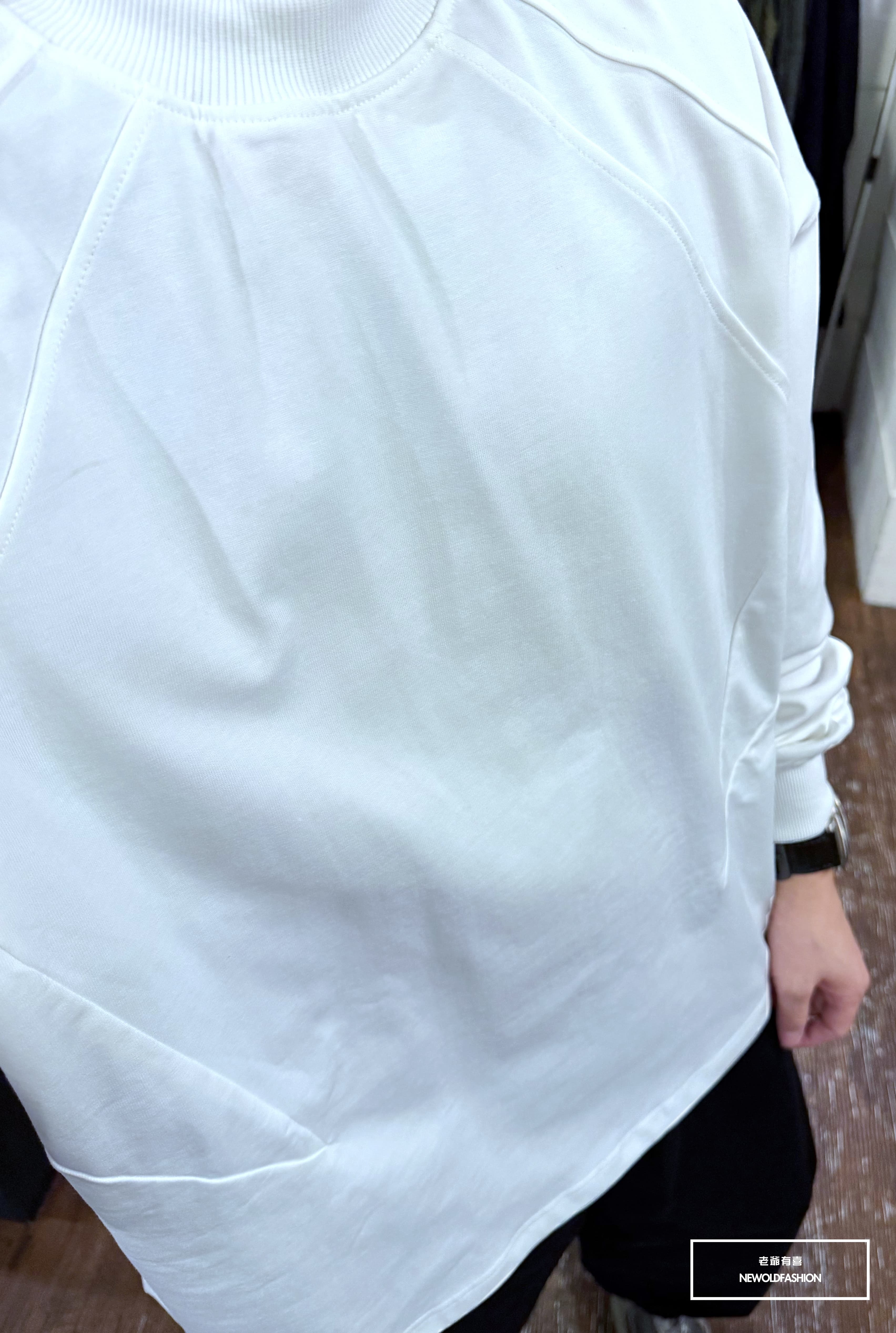 『新品上市』重磅立體車線鐵牌大學T(NOF2510D905)-白