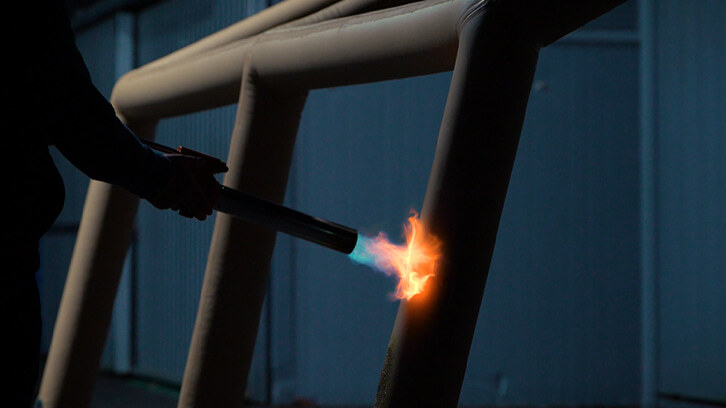 為什麼 Coody 要使用阻燃材質的帳篷氣柱？