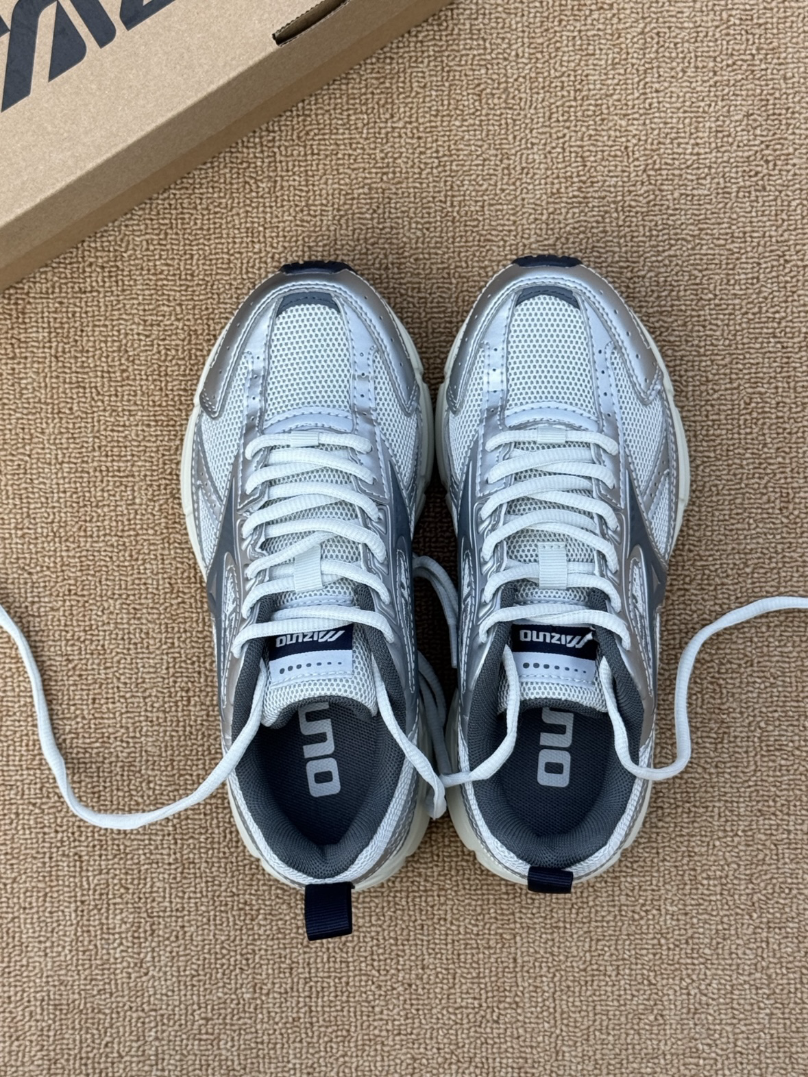 Mizuno Speed 機能 復古 男女同款 灰白 銀色D1GH223019