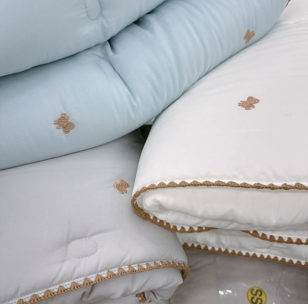 🇰🇷廣藏市場｜刺繡小熊滾邊四季被