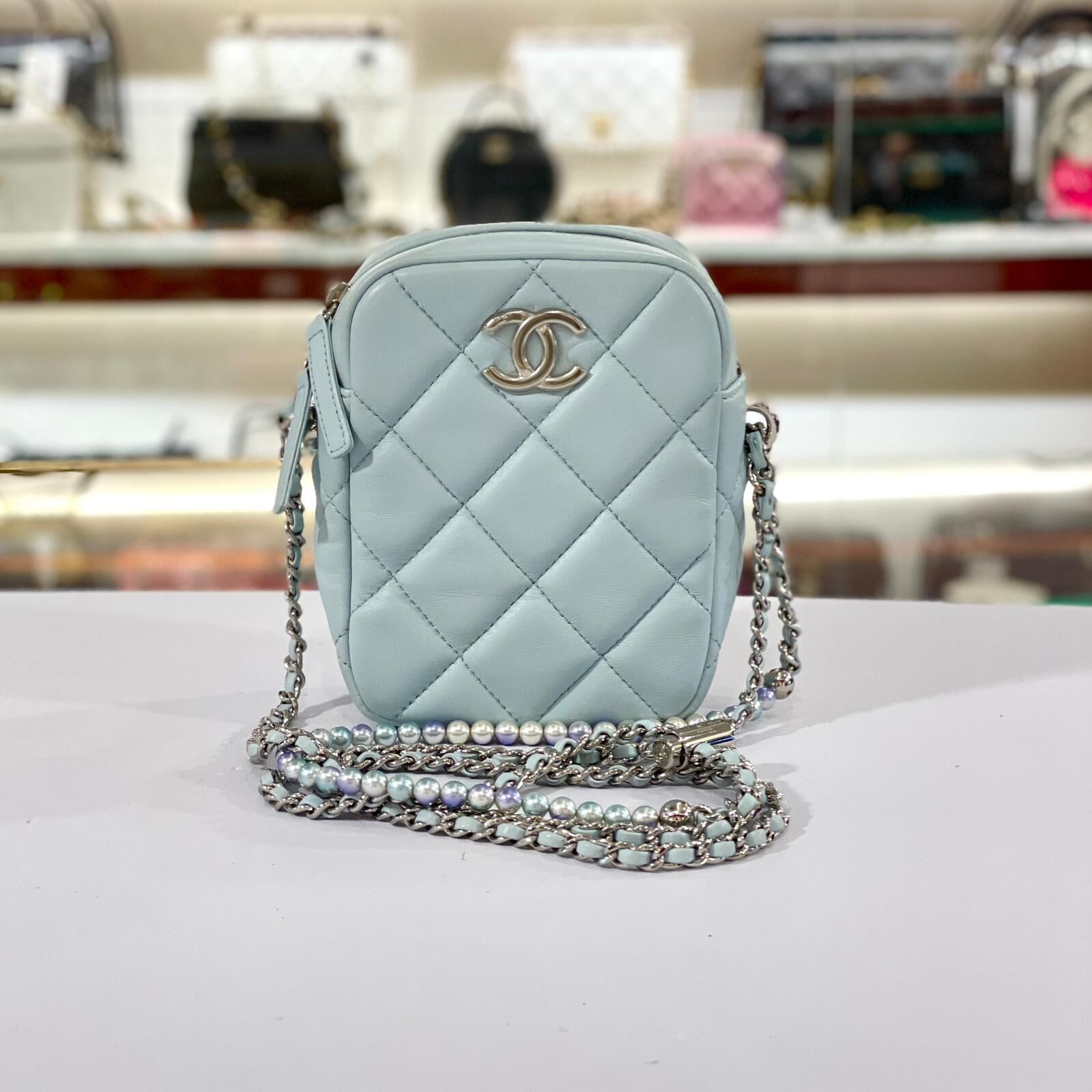 本週心動價!!! 全新Chanel相機袋, AS2857,粉藍菱格紋珍珠鏈,羊皮銀扣,晶片款 #BRAND NEW #兩年免費保養 #香榭站正品