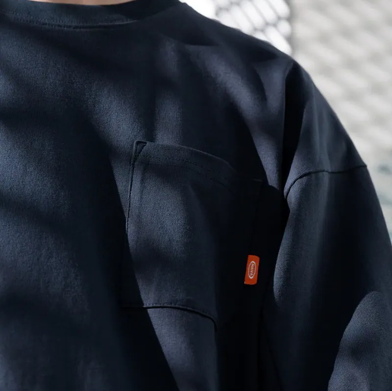 MANIA Graphic 3D Pocket LS Tee