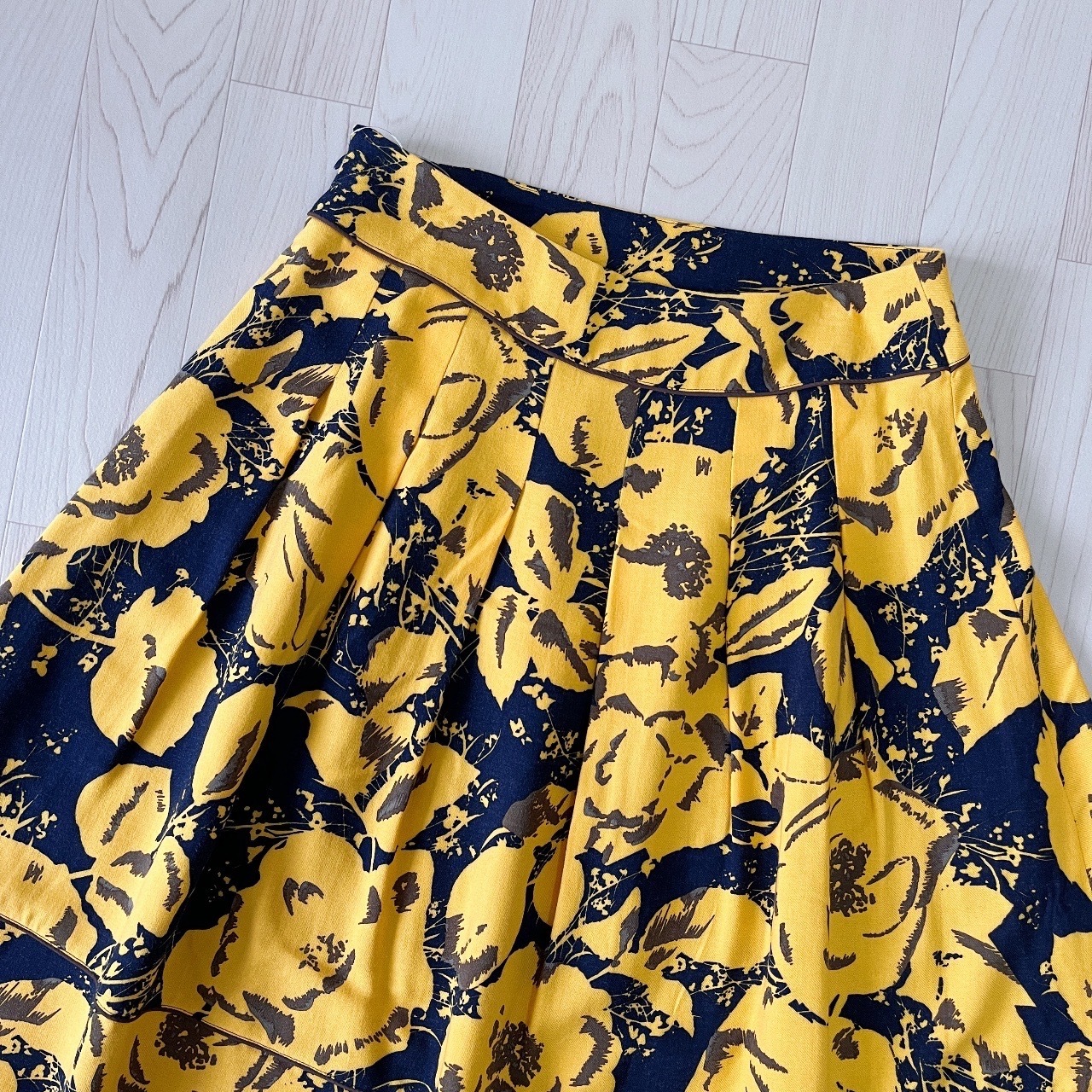 日本製芒果黃塗鴉風格羊毛半裙