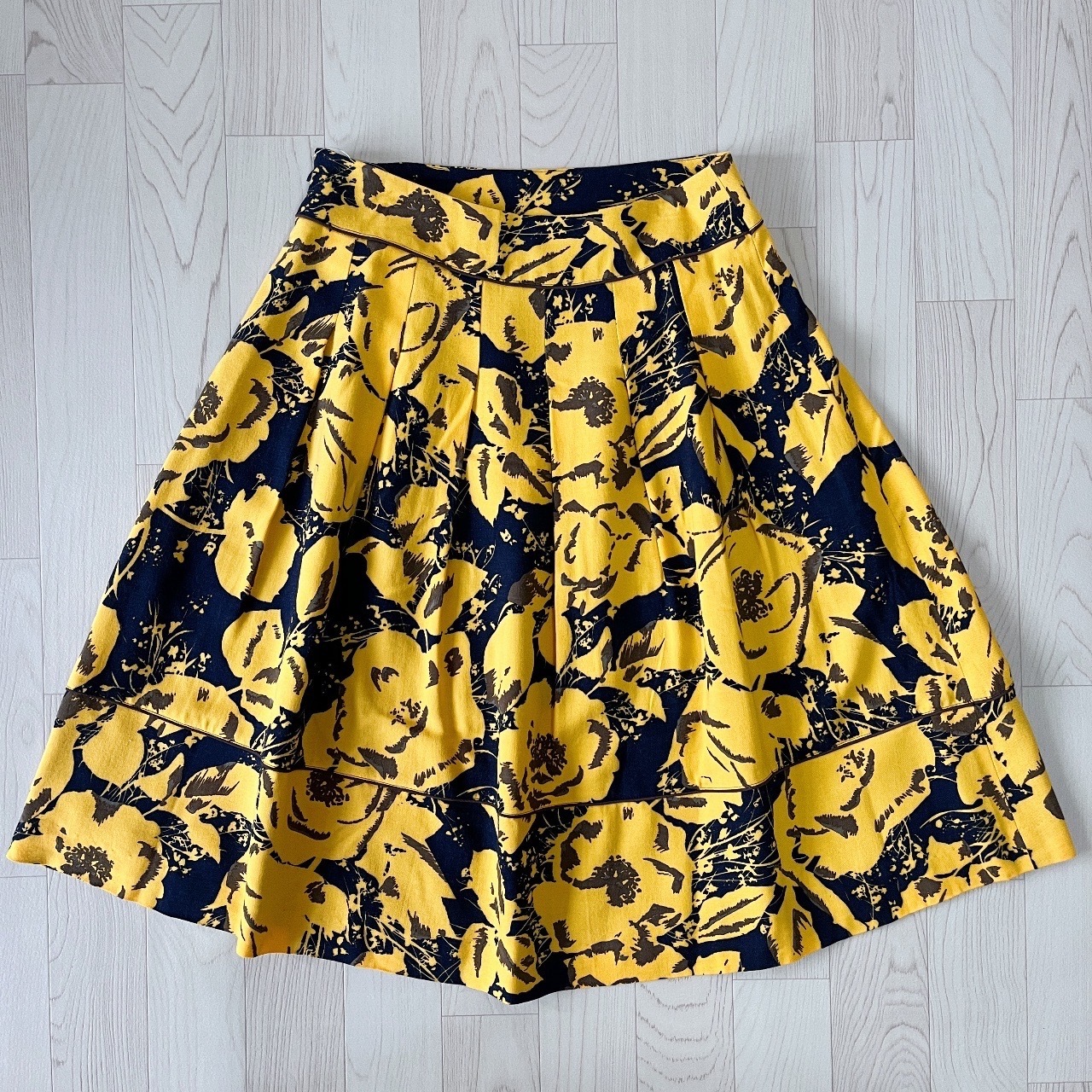 日本製芒果黃塗鴉風格羊毛半裙
