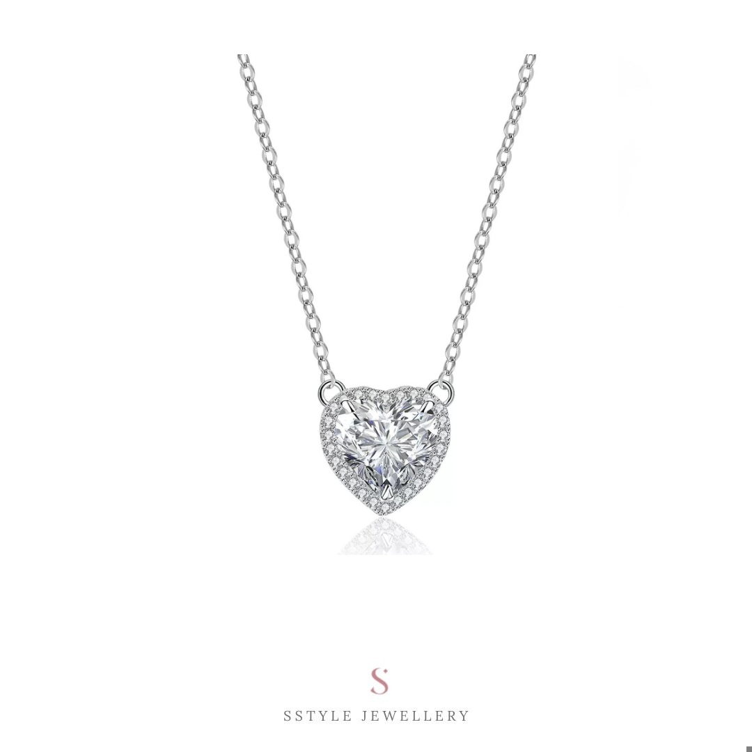 Levi Moissanite Necklace