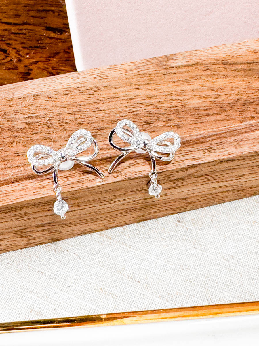 【SALE SALE SALE🔥】 鋯石蝴蝶結 925純銀耳針【不設退換】（純針耳針比較軟，有可能會微曲）
