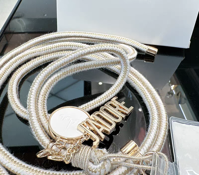 Dior Beauty 真我Logo 電話掛繩 可調較至斜咩