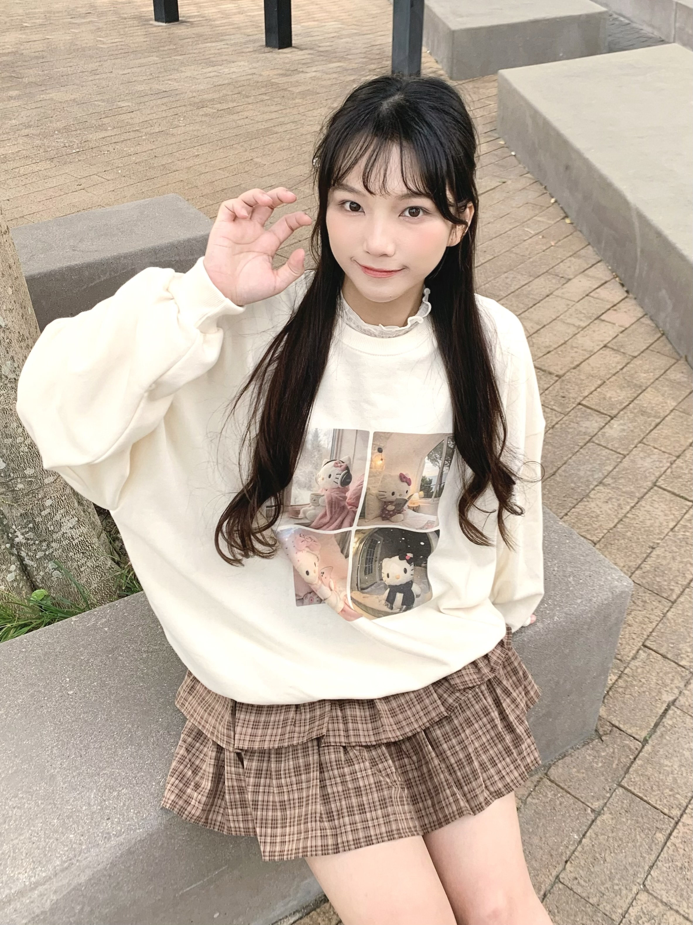 （停產）H0396｜超可愛4宮格冬日Hello Kitty衛衣≽^•༚• ྀི≼❄️⊹ ࣪ ˖