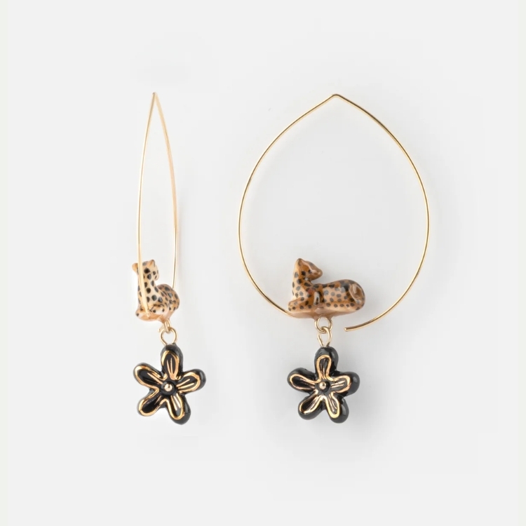 金錢豹與小花圈型瓷耳環