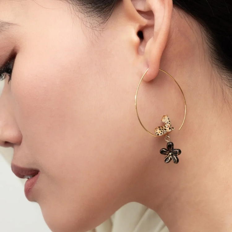 金錢豹與小花圈型瓷耳環
