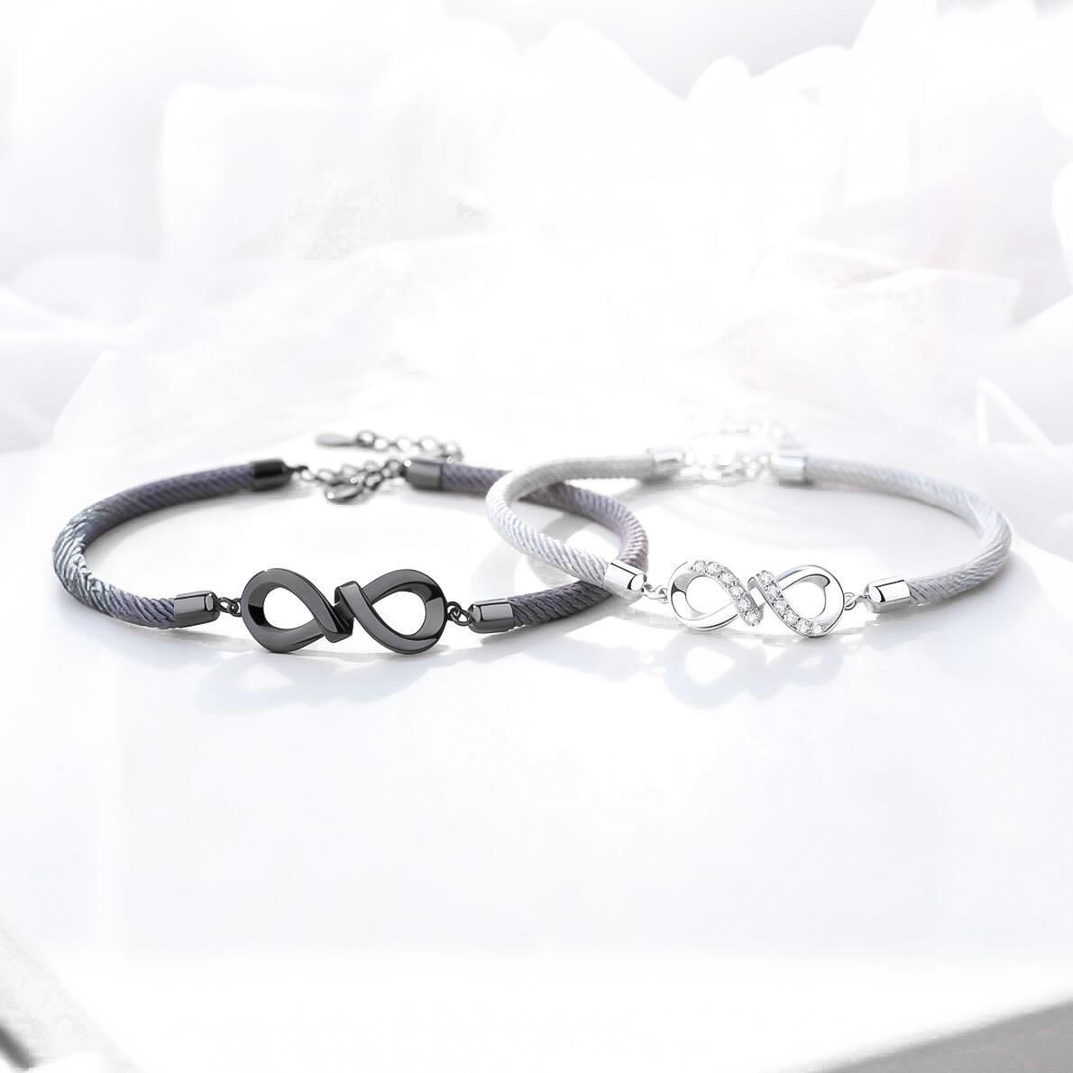 「莫比烏斯」情侶手繩 |  鍍銀 | 免費刻字