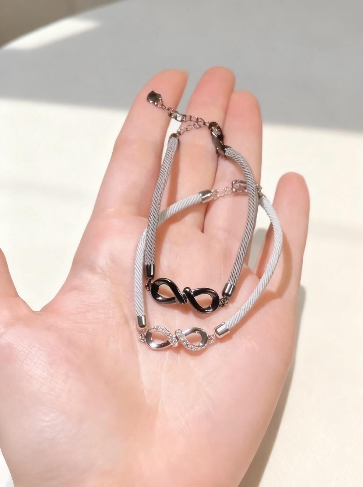 「莫比烏斯」情侶手繩 |  鍍銀 | 免費刻字