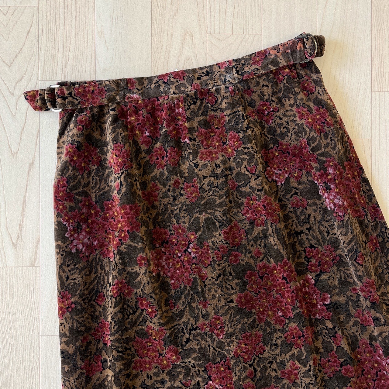 啡色絨面質料古典碎花半裙