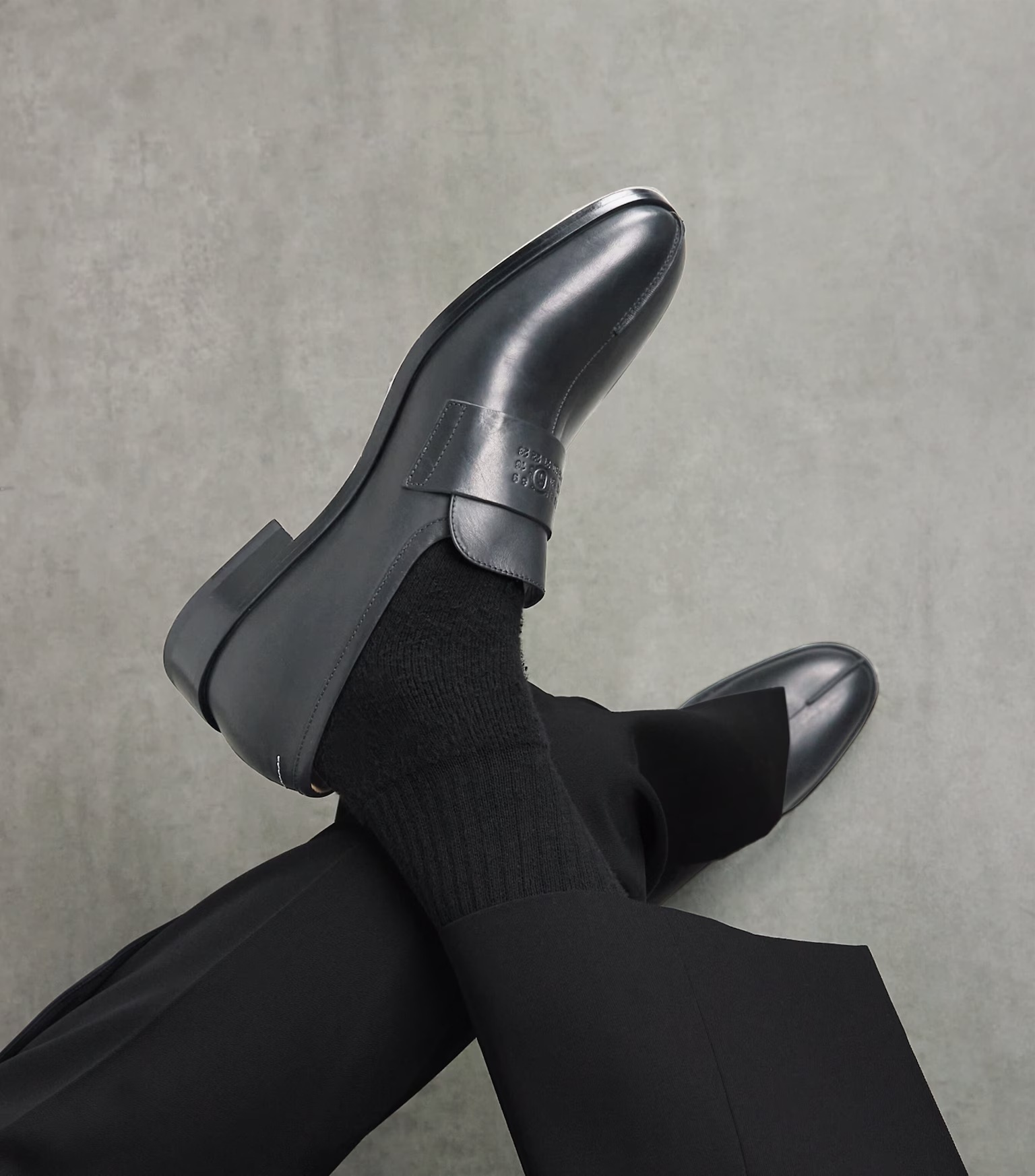MM6 Maison Margiela / Black Leather Debossed Logo Loafers