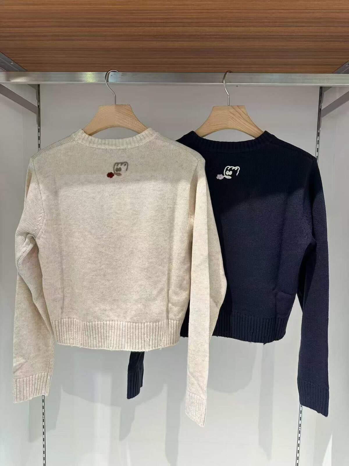 Wacky Willy 貓咪花朵可愛短款針織毛衣（K11 BR723）