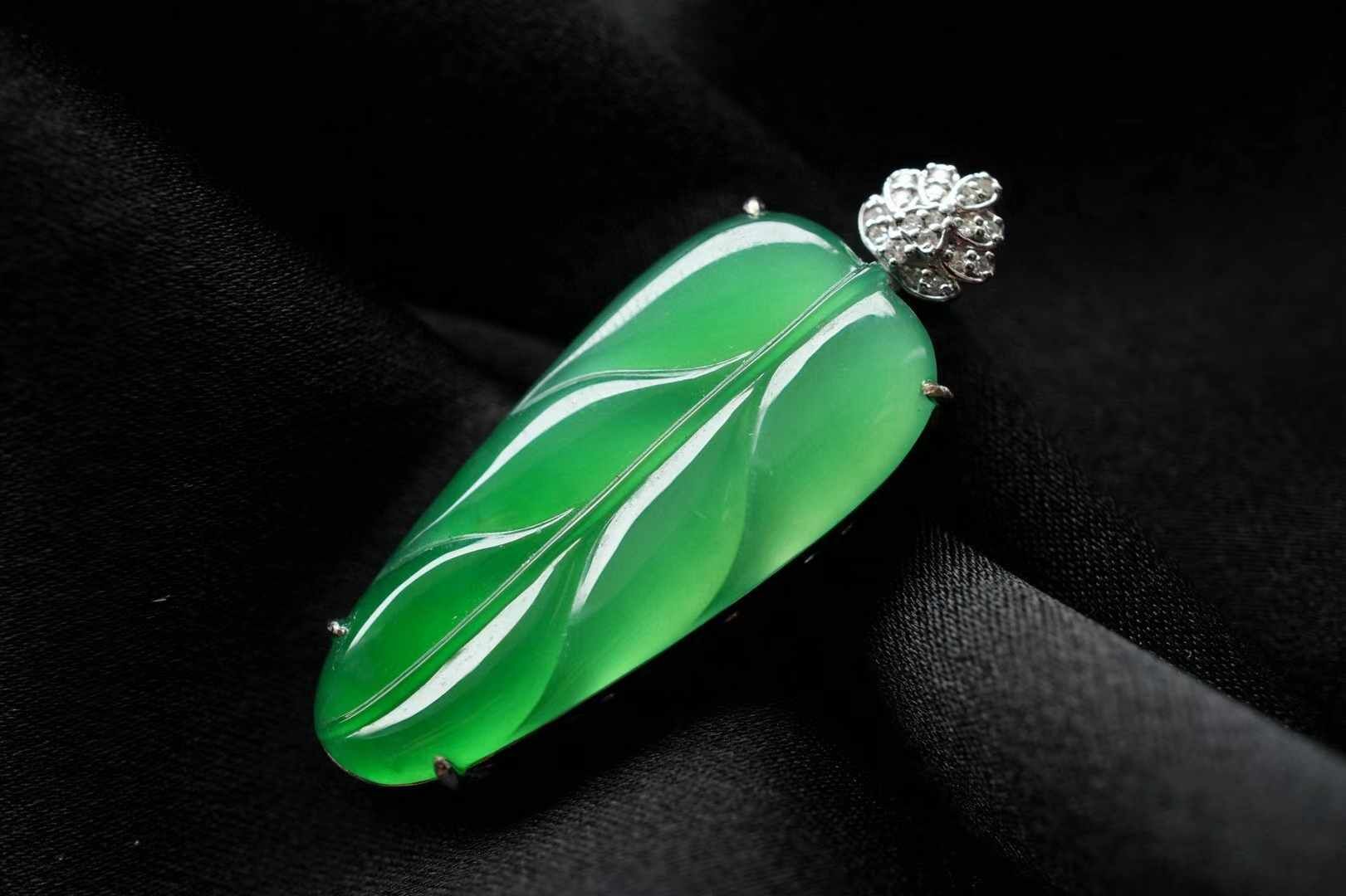 115816 翡翠冰飄陽綠葉子吊墜