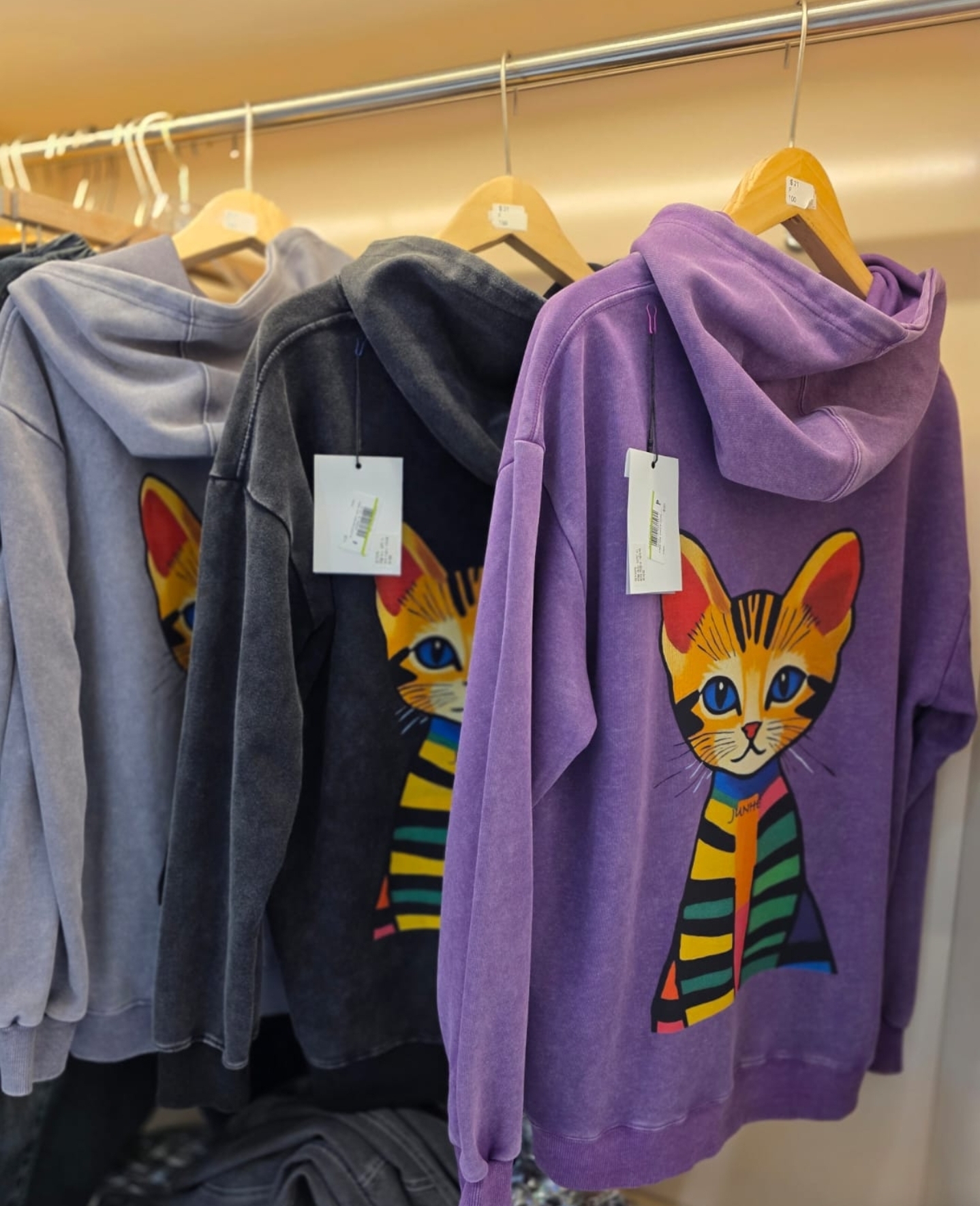 KE1430   JUNHE 洗水有帽貓貓衛衣