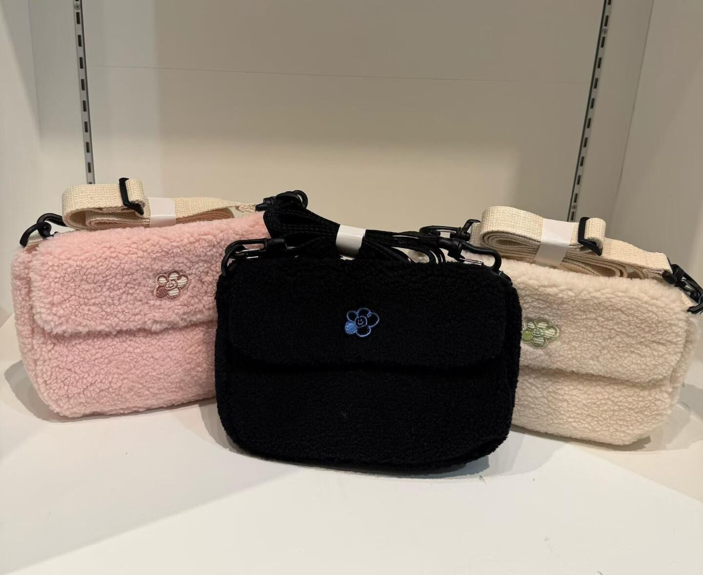 Wacky Willy 毛絨可愛手提單肩斜挎包（K11 BR741）