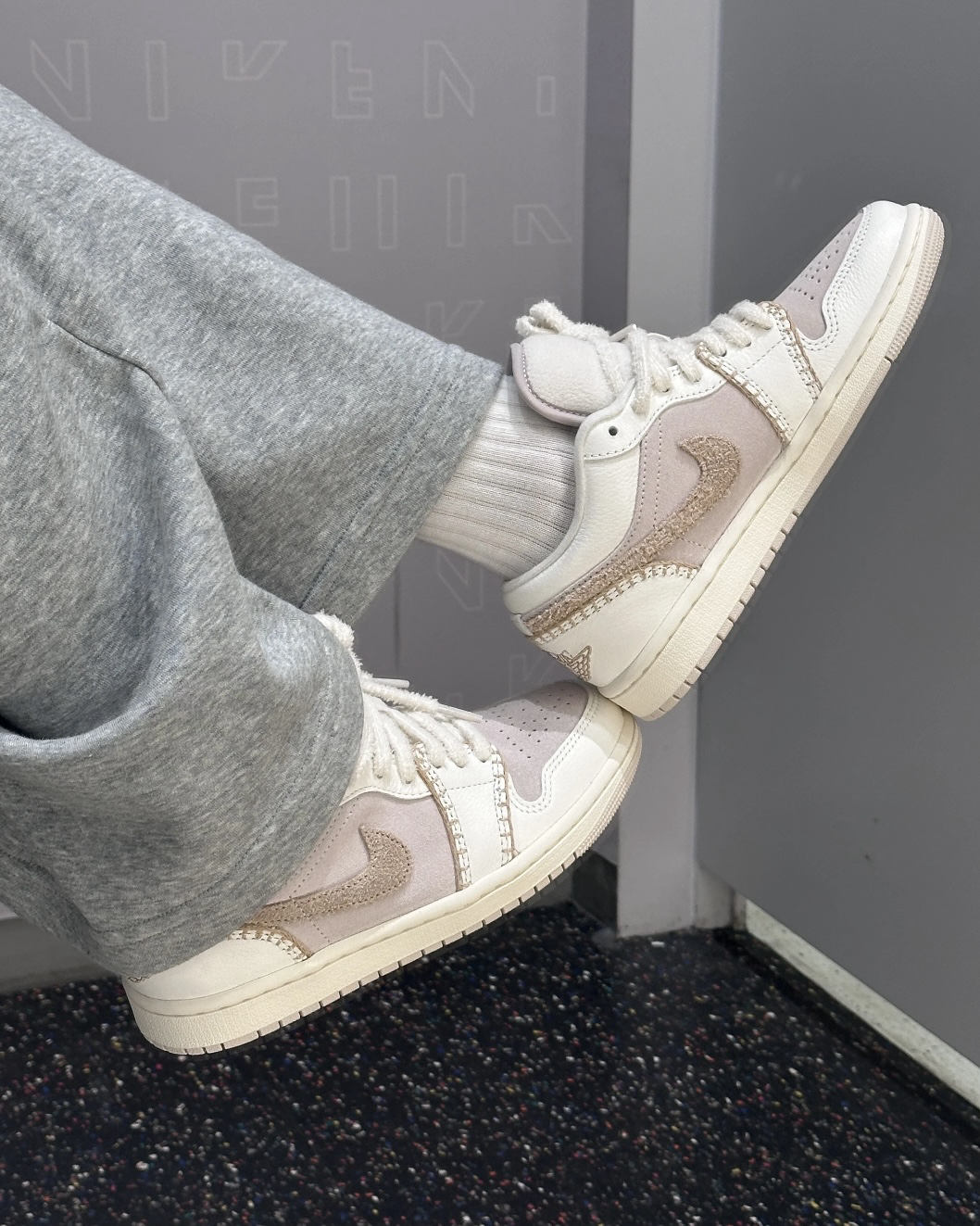 Nike Air Jordan 1 Low SE 奶油粉棕 卡其 麂皮 皮革 拼接 縫線 女鞋