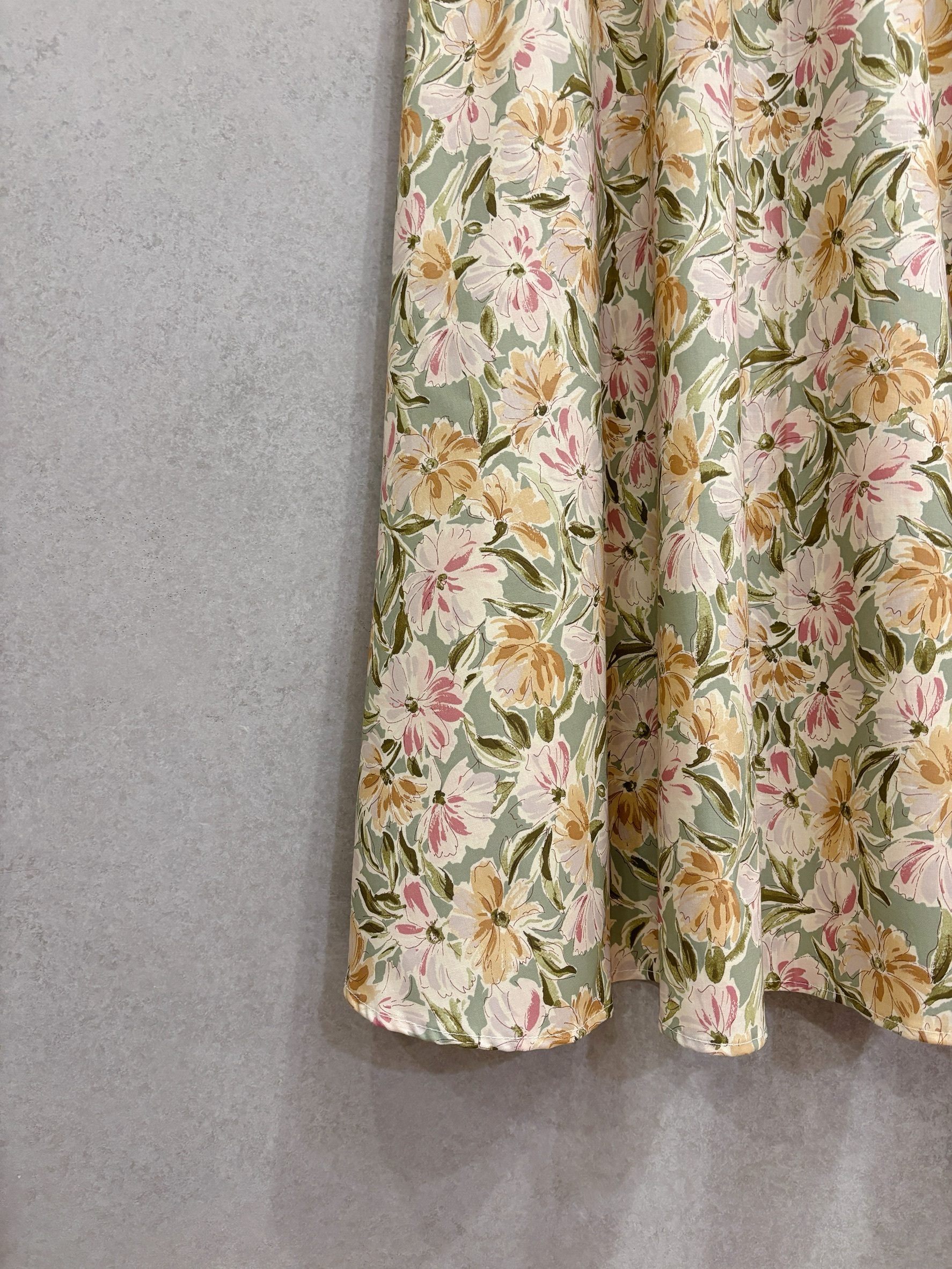 溫柔嫩綠花卉 媽咪白雪公主長洋裝（M）