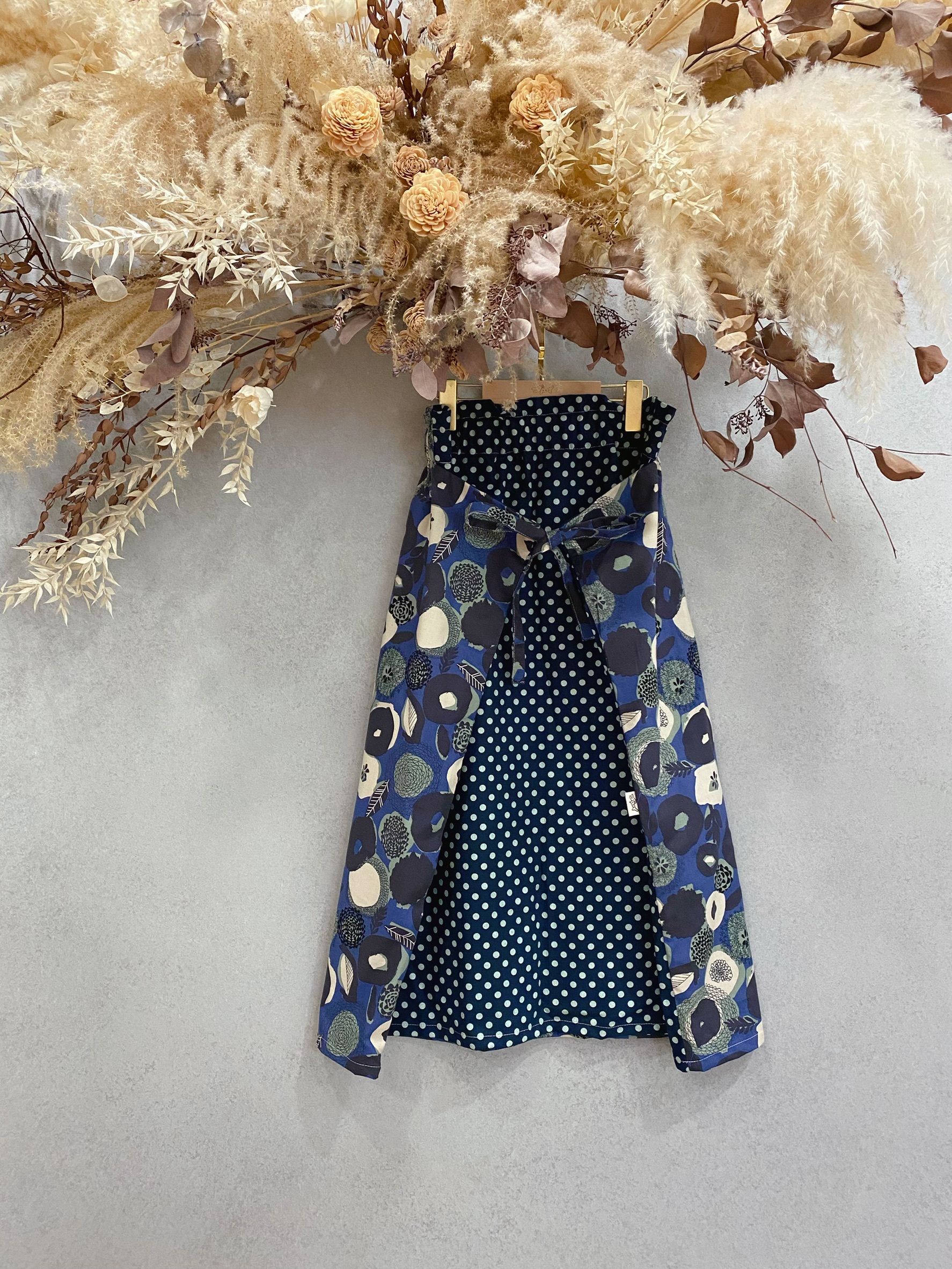 藍底童趣花卉 / 燙銀點點 媽咪綁綁裙