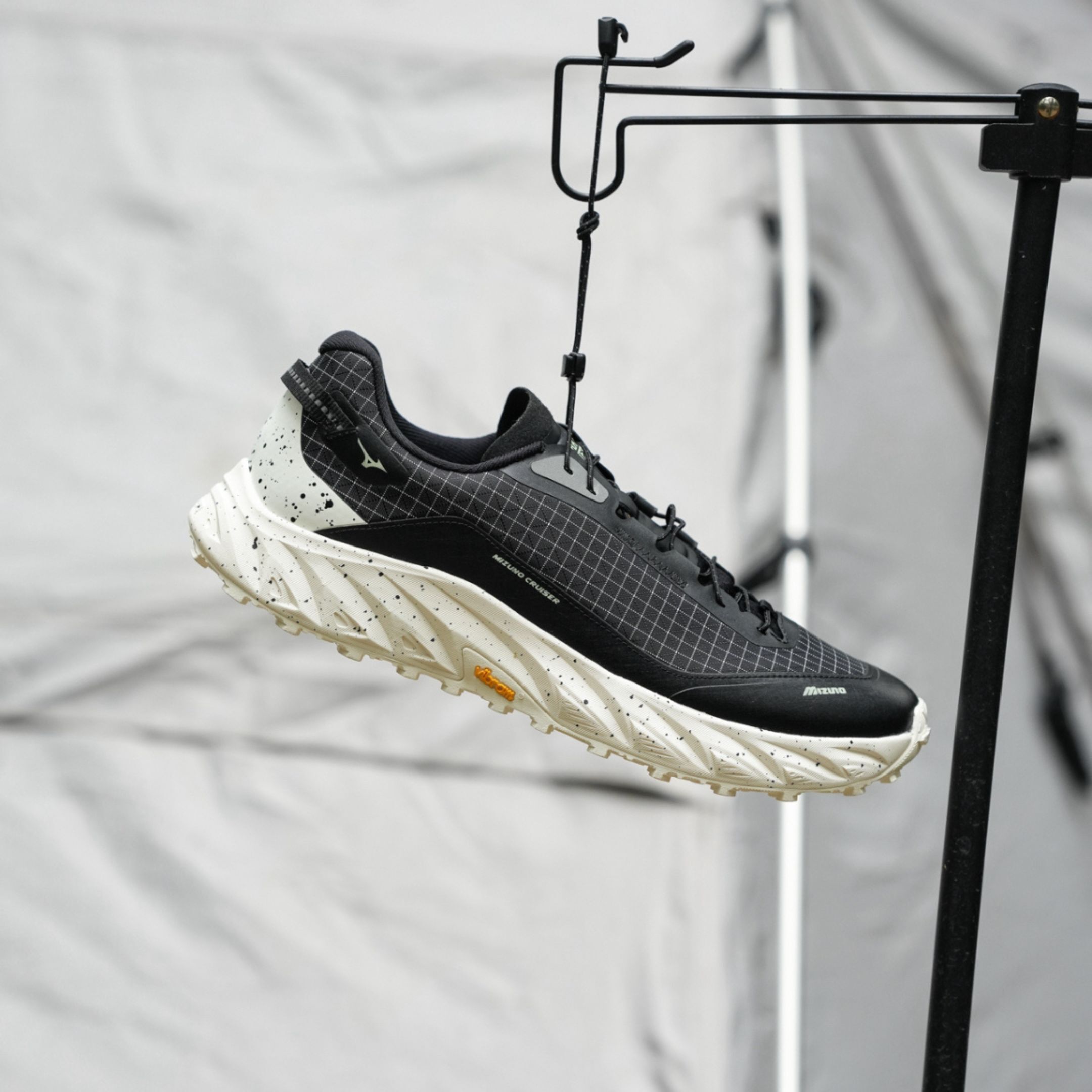 NICEDAY 代購 Mizuno CRUISER x DarkRunners 聯名 跑鞋 越野 機能 慢跑 黑白 黑 D1GH251811