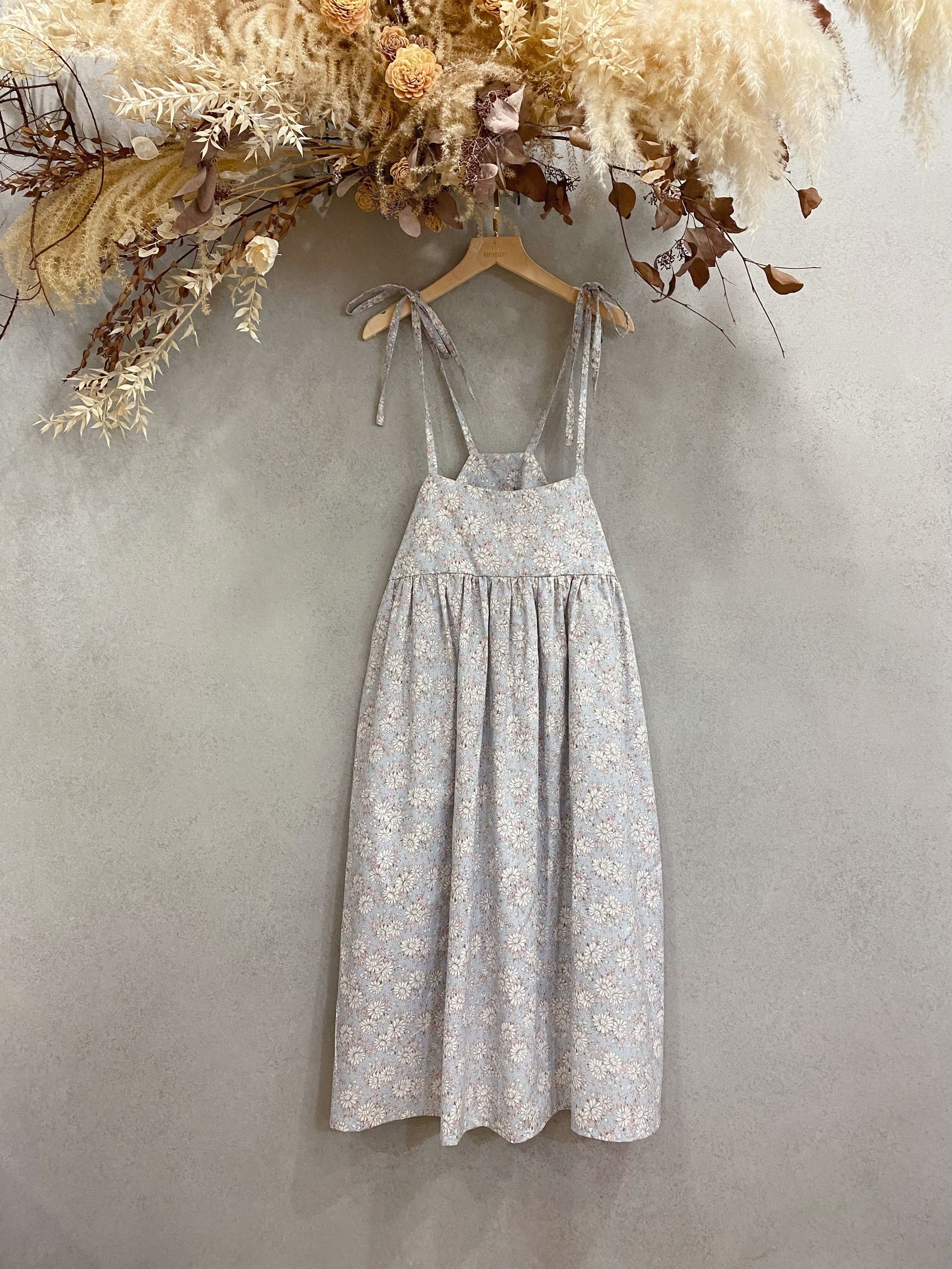 淺藍底小白花 媽咪吊帶長洋裝