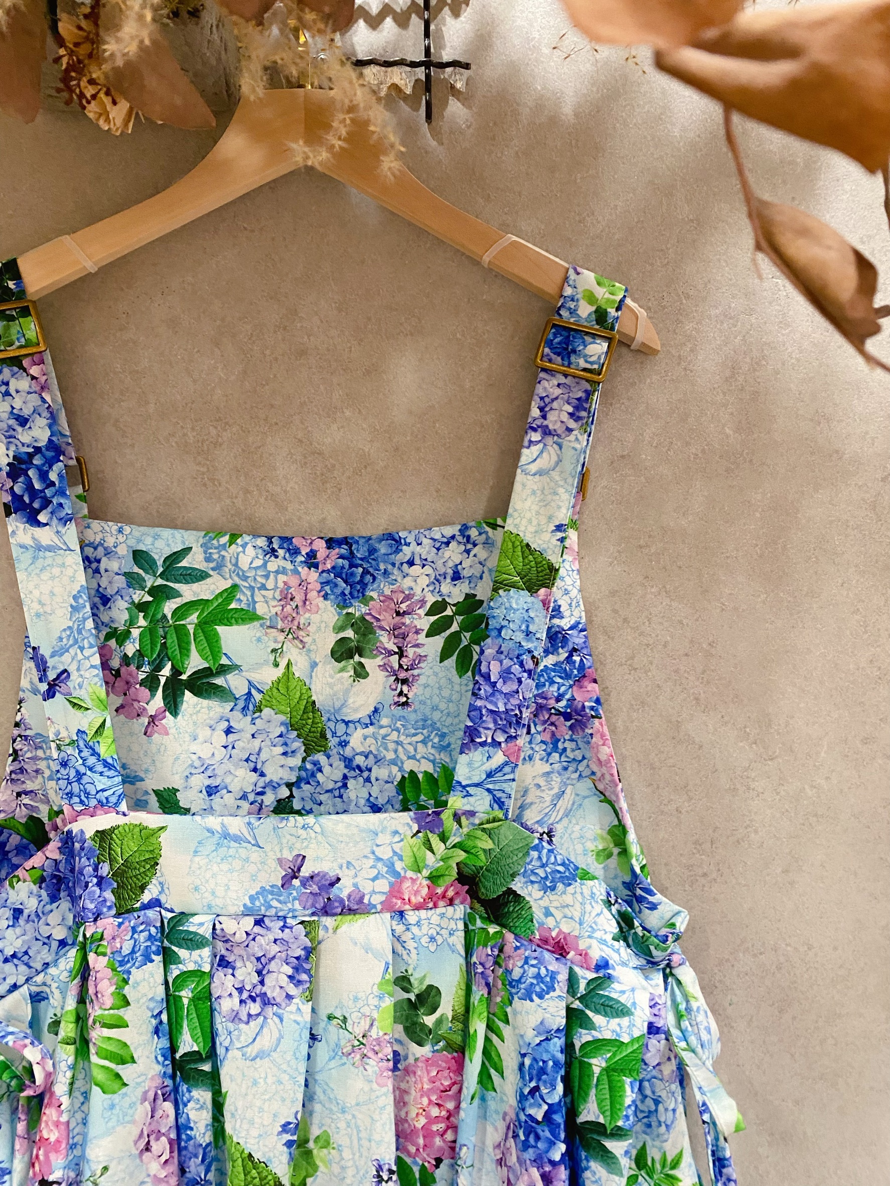 藍紫繡球花 媽咪百摺吊帶裙