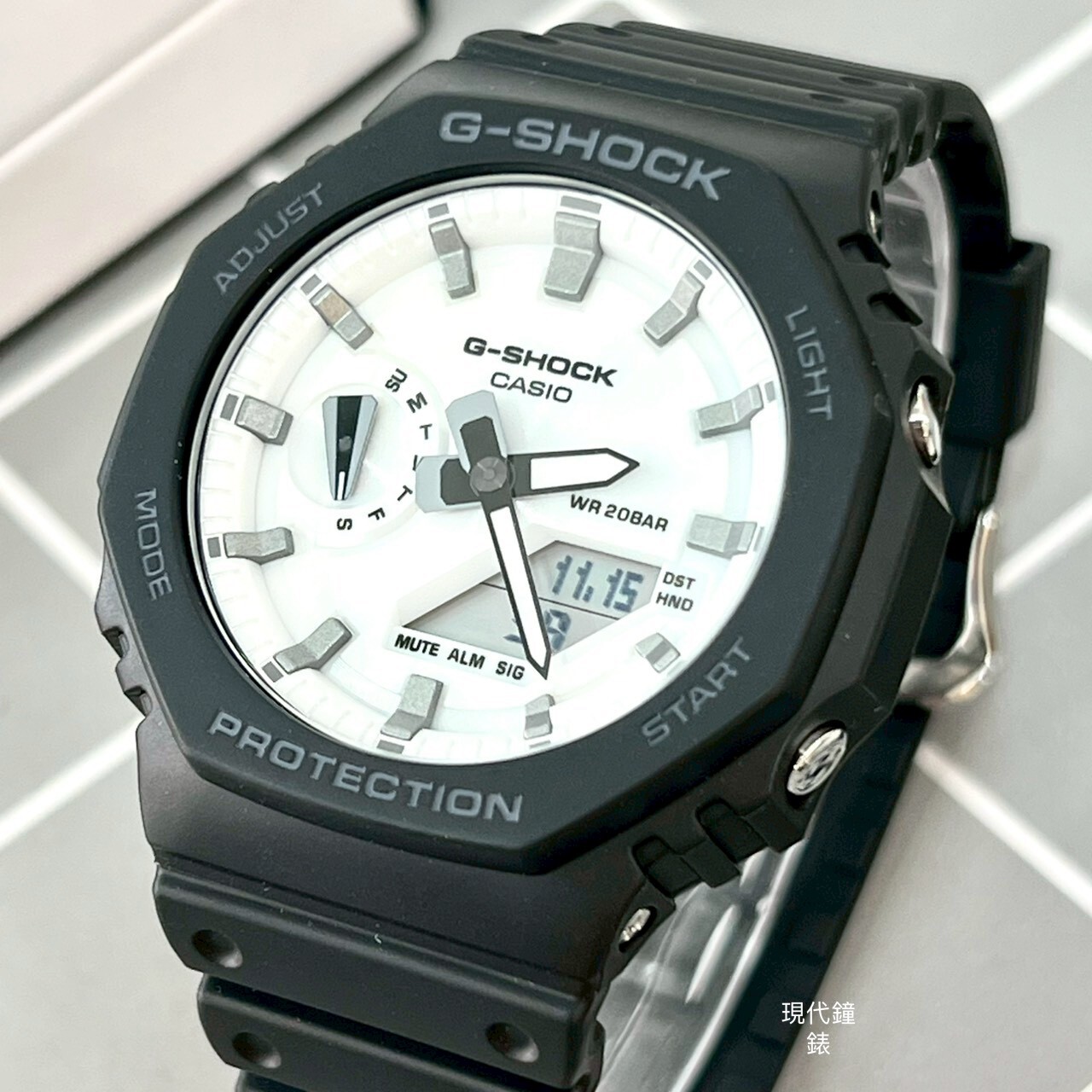 【G-SHOCK】卡西歐G-SHOCK 黑白經典八角雙顯手錶GA-2100WD-1A 45.4mm 現代鐘錶