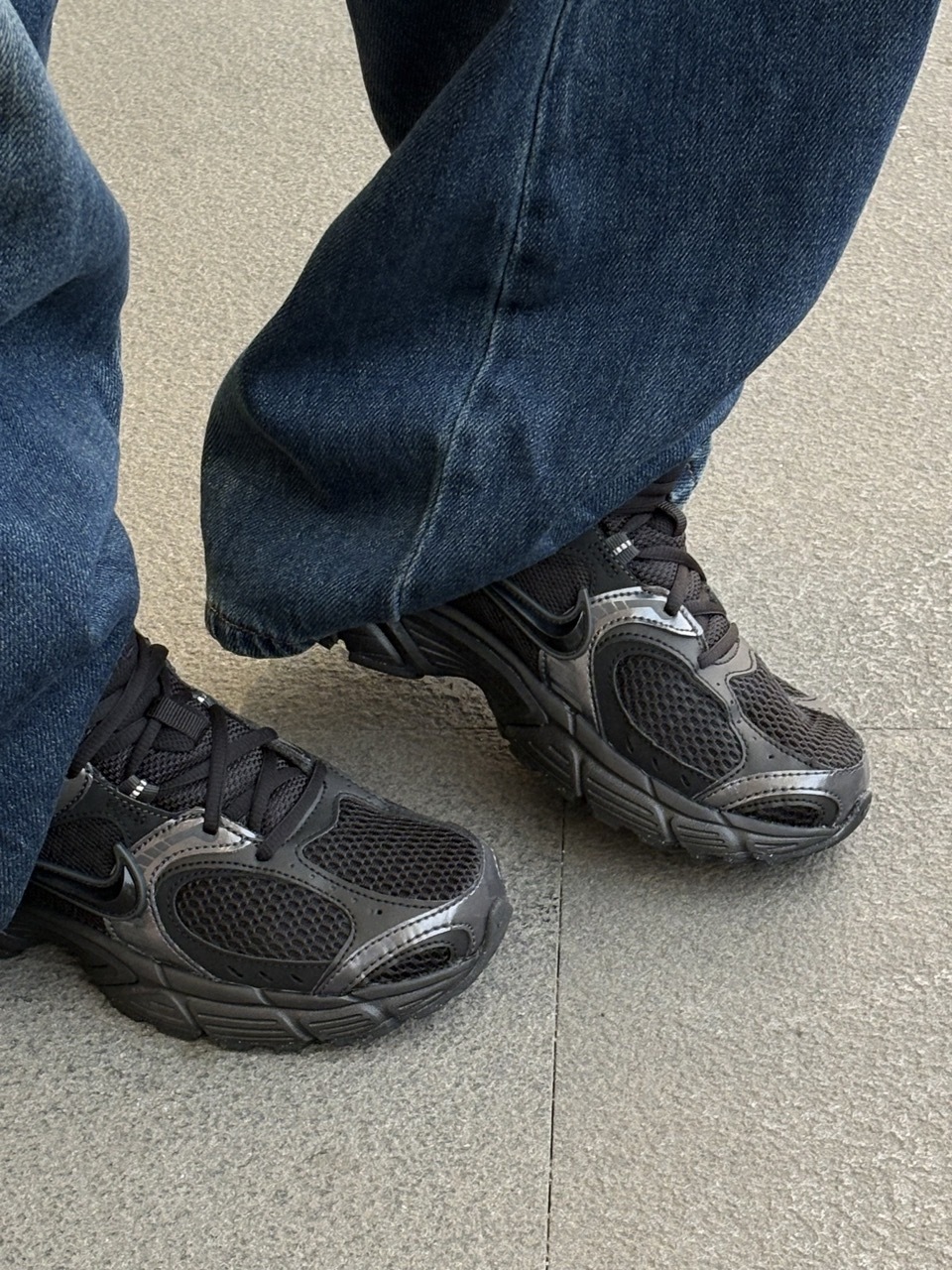 NIKE V5 RNR 全黑 黑武士 亮面 復古 緩震 女鞋 HQ7901-001 / 預購