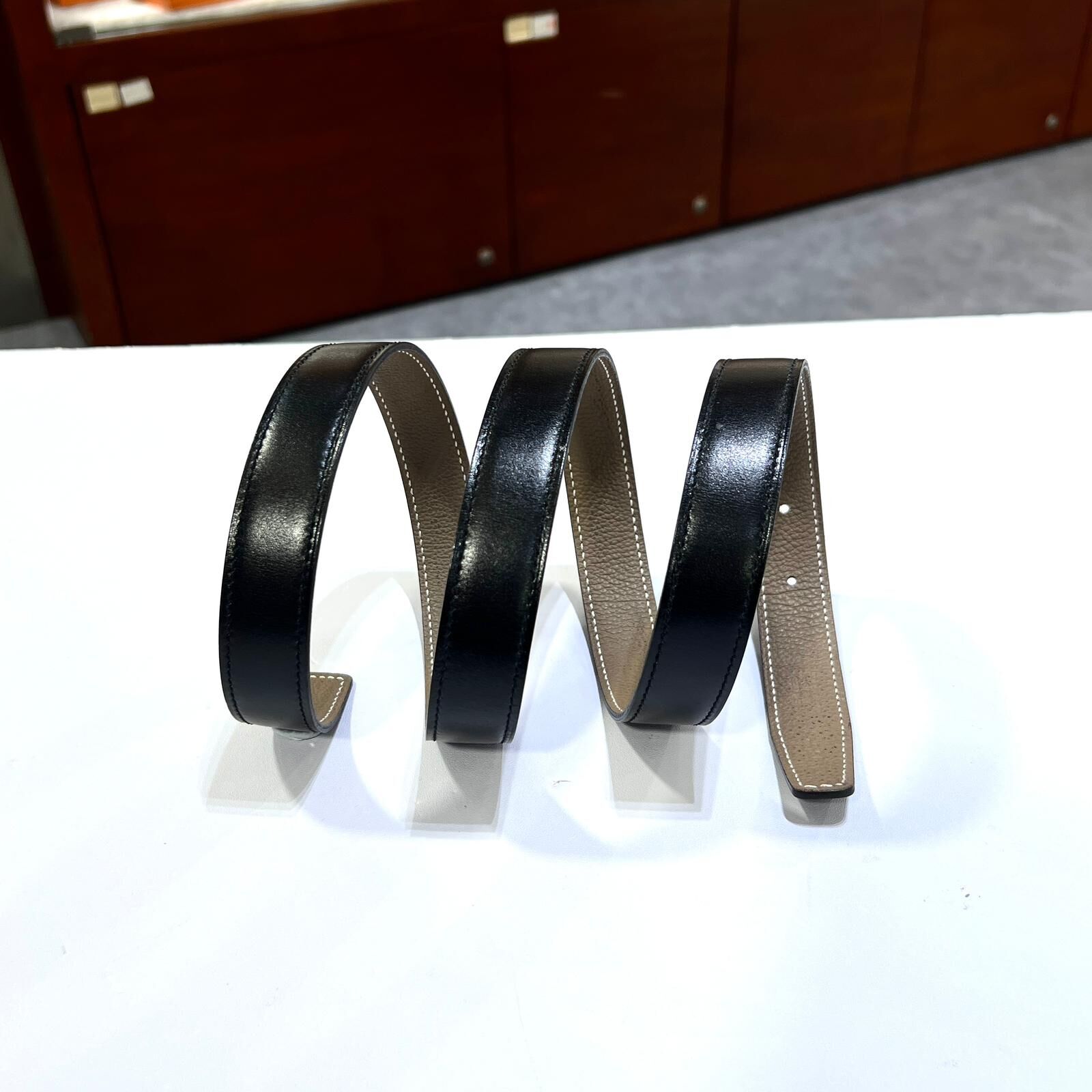 本月特價!!! 全新愛馬士皮帶,女士95碼, 22mm, 無扣, 黑色SWIFT, 大象灰TOGO, HERMES BELT #BRAND NEW #香榭站正品