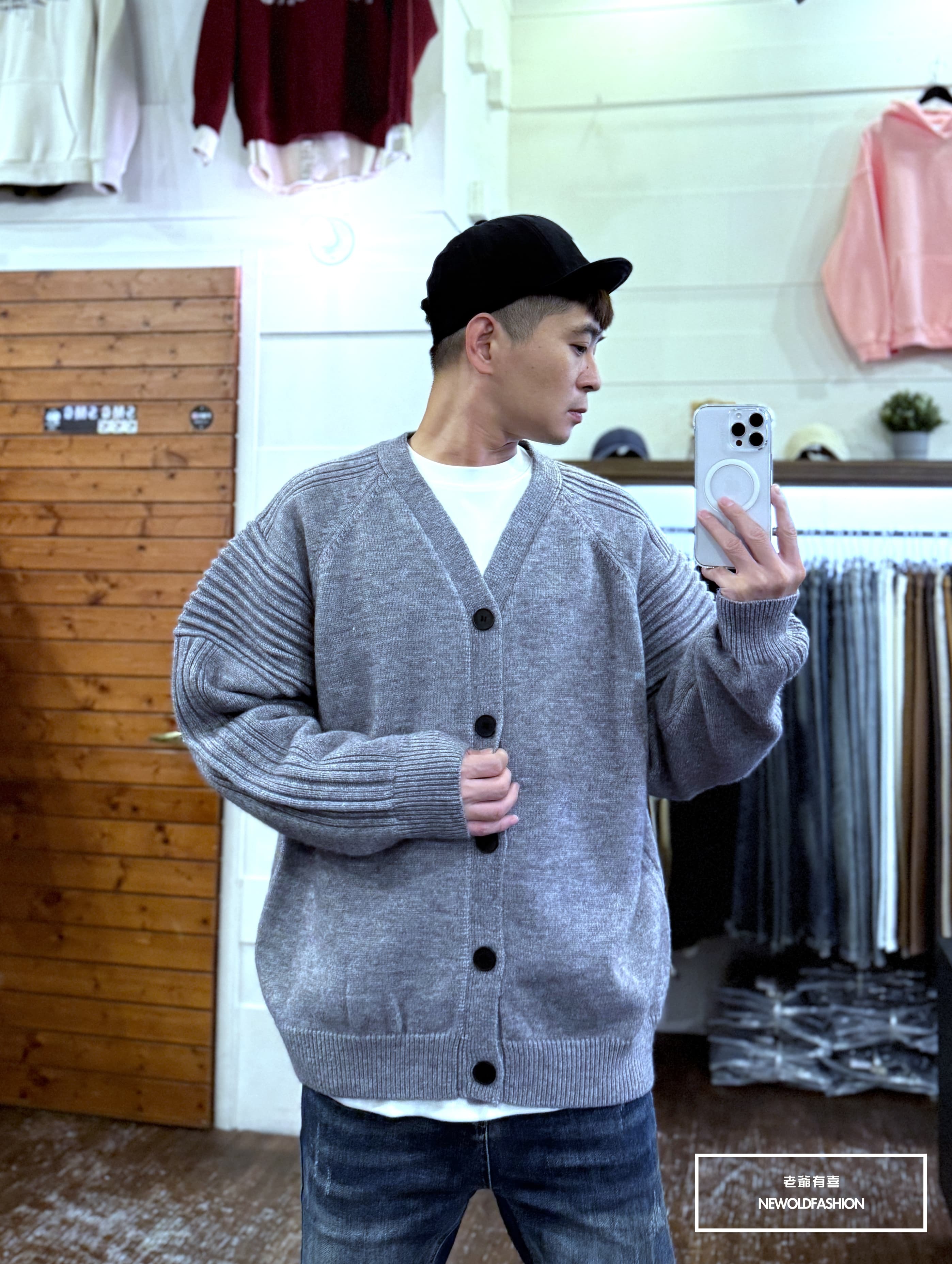 『新品上市』重磅立體線條黑釦針織罩衫(NOF251072396)-灰