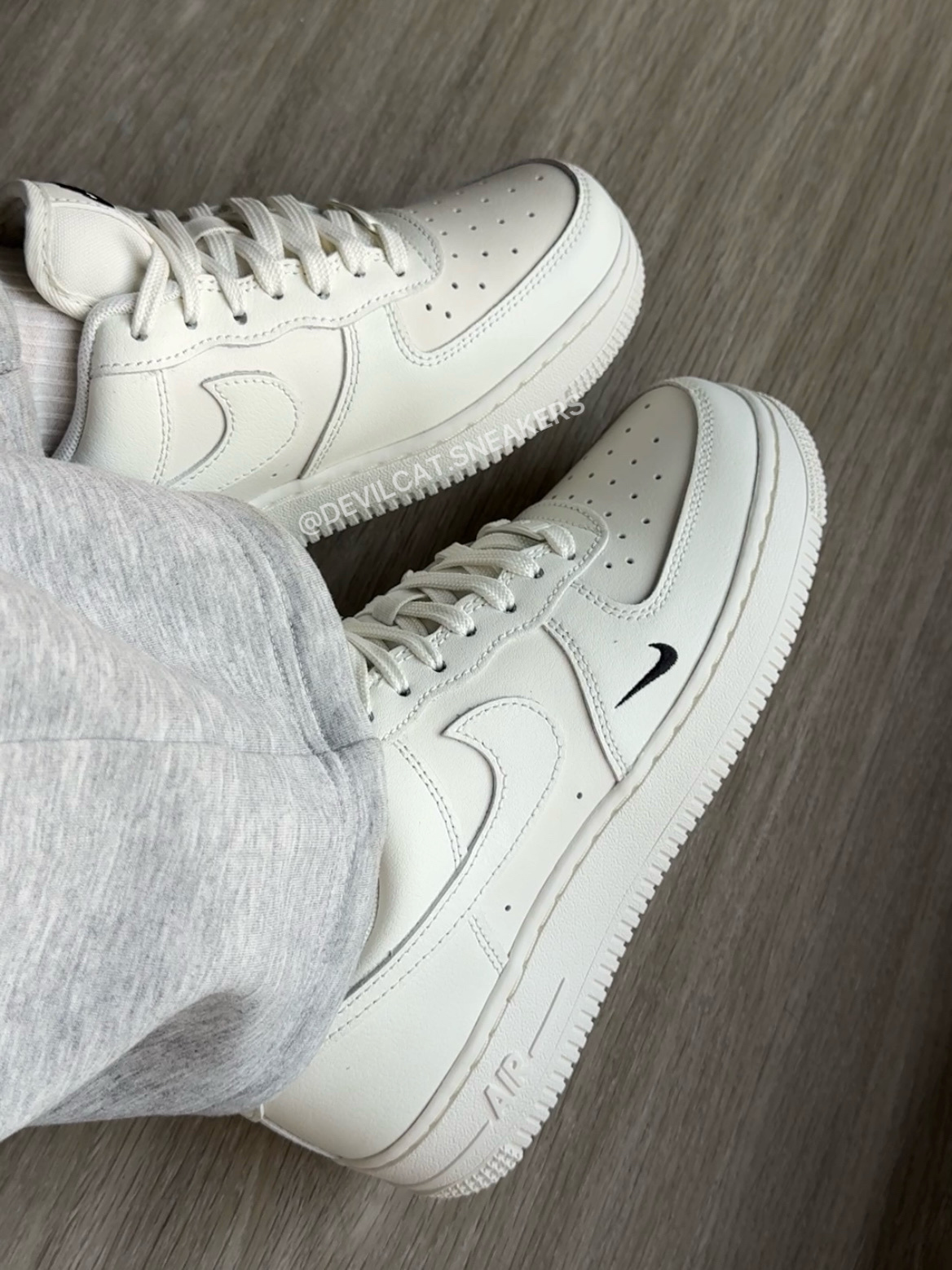 Nike W Air Force 1'07 刺繡 奶油白小勾 男女鞋 情侶鞋 HF1058-133