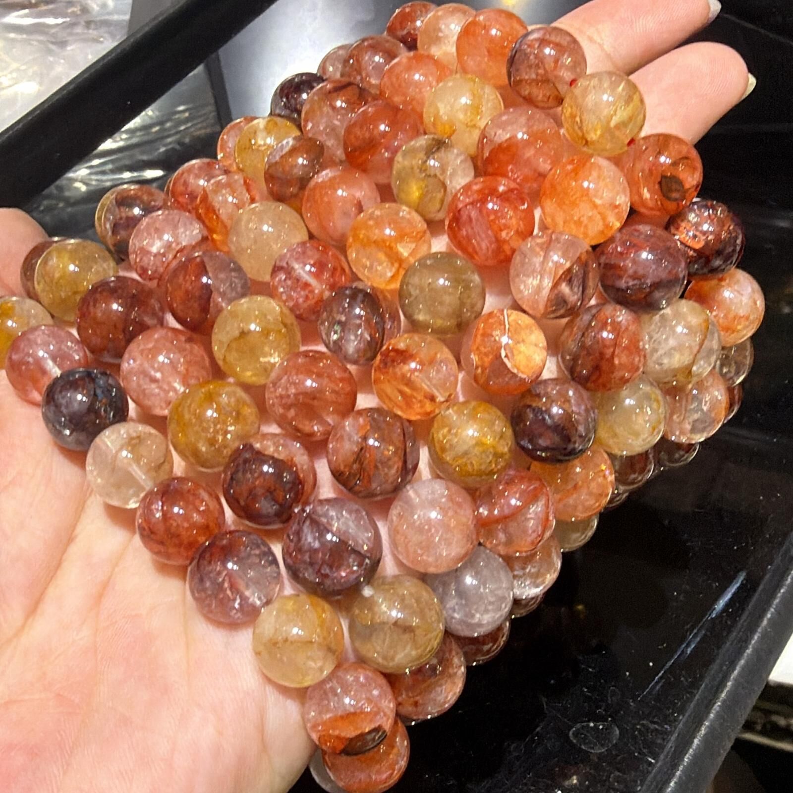 251115 -C9 10mm+鴆羽膠花手串