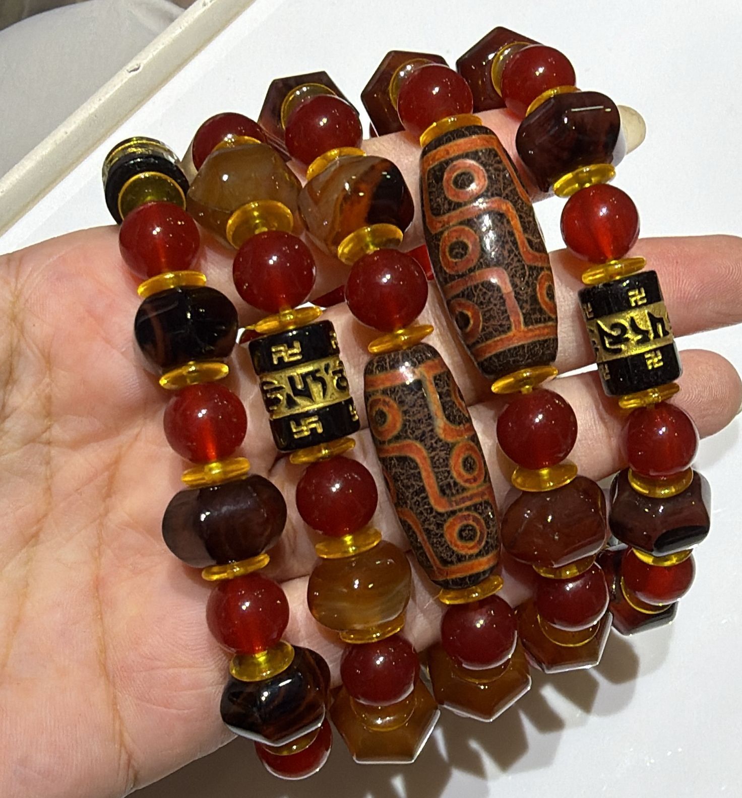 251115 -C32 九眼老天珠紅瑪瑙（黑/紅瑪瑙隔珠）手串