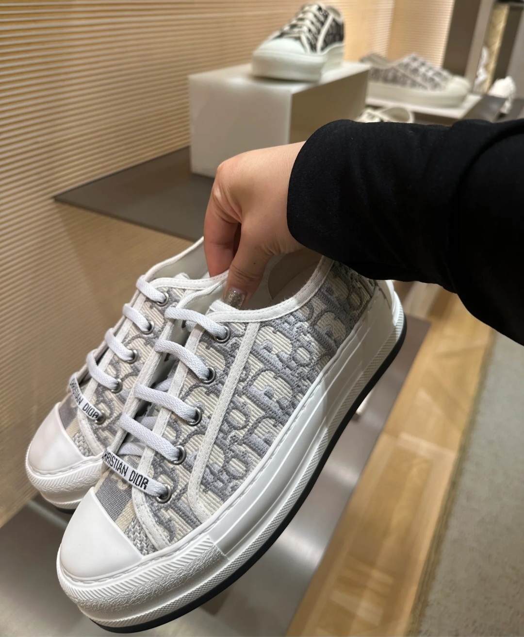 DIOR 淺灰刺繡厚底 女款 休閑鞋