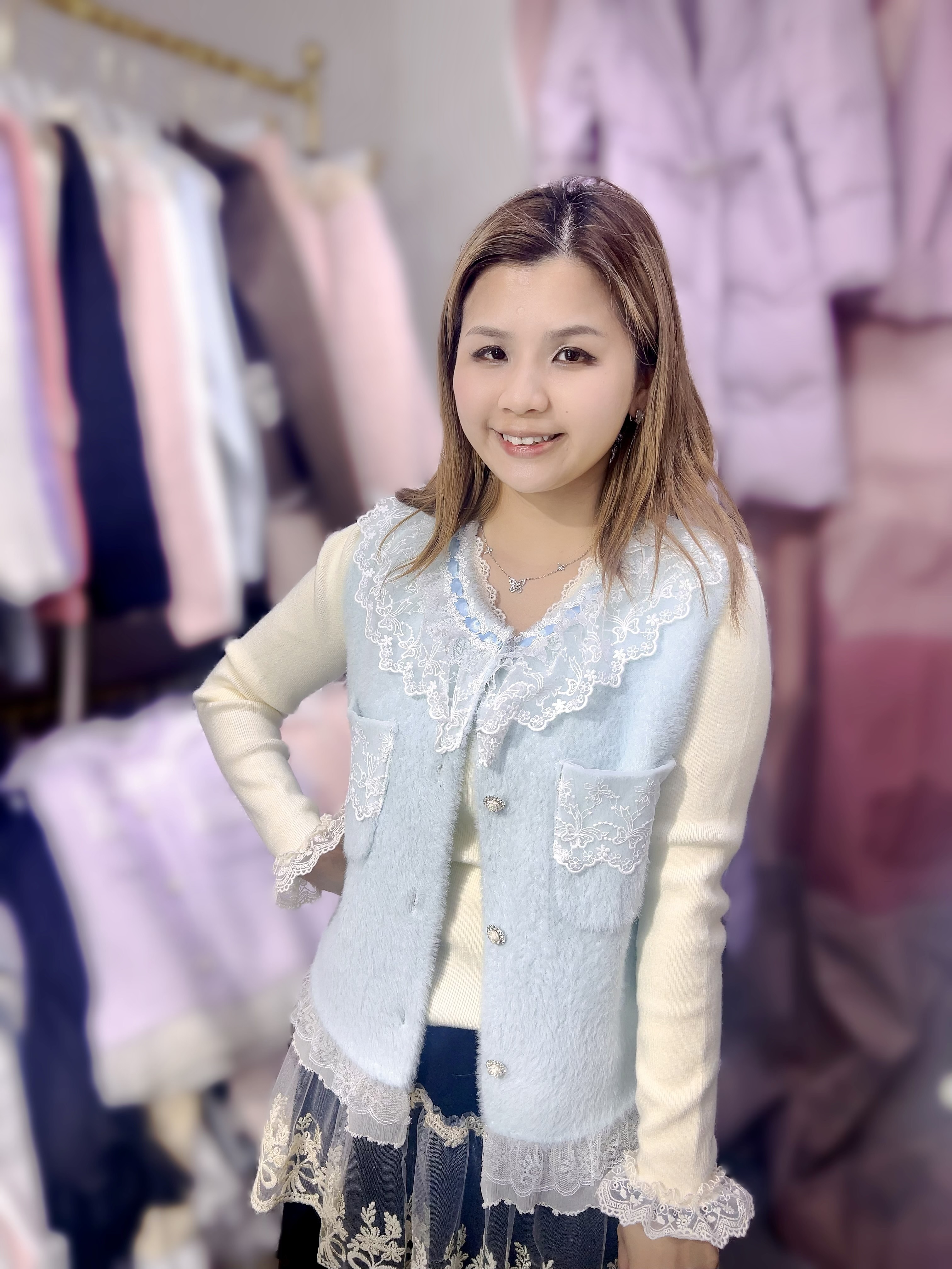 DE10  水刁毛背心   胸38 長21   原價 $299