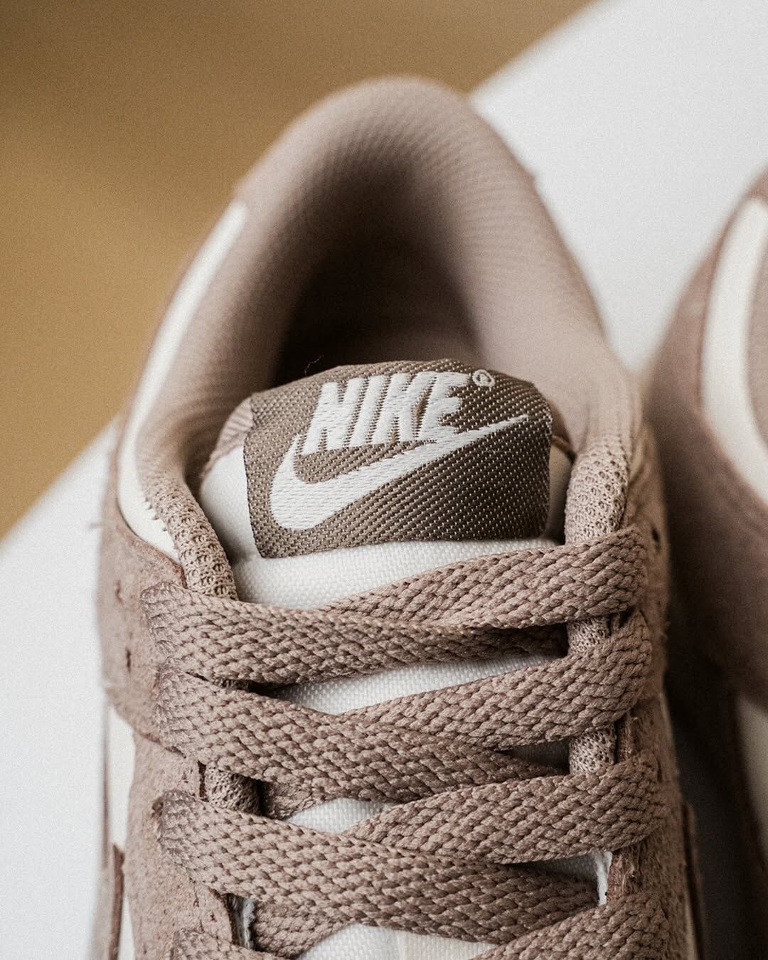 (預訂) Nike Dunk Low - Malt Gold Mini Swoosh
