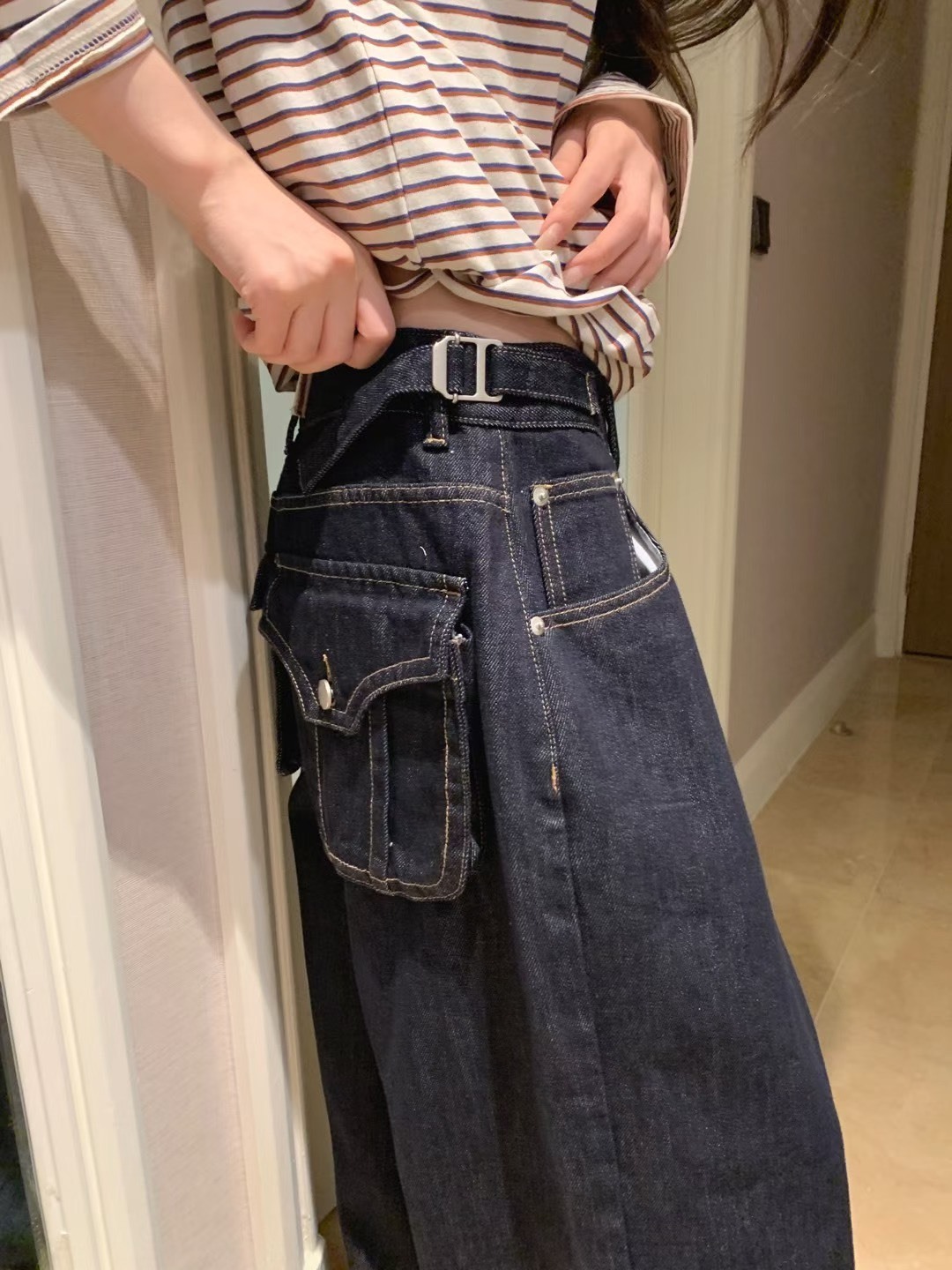 深藍寬管側腰調節牛仔褲