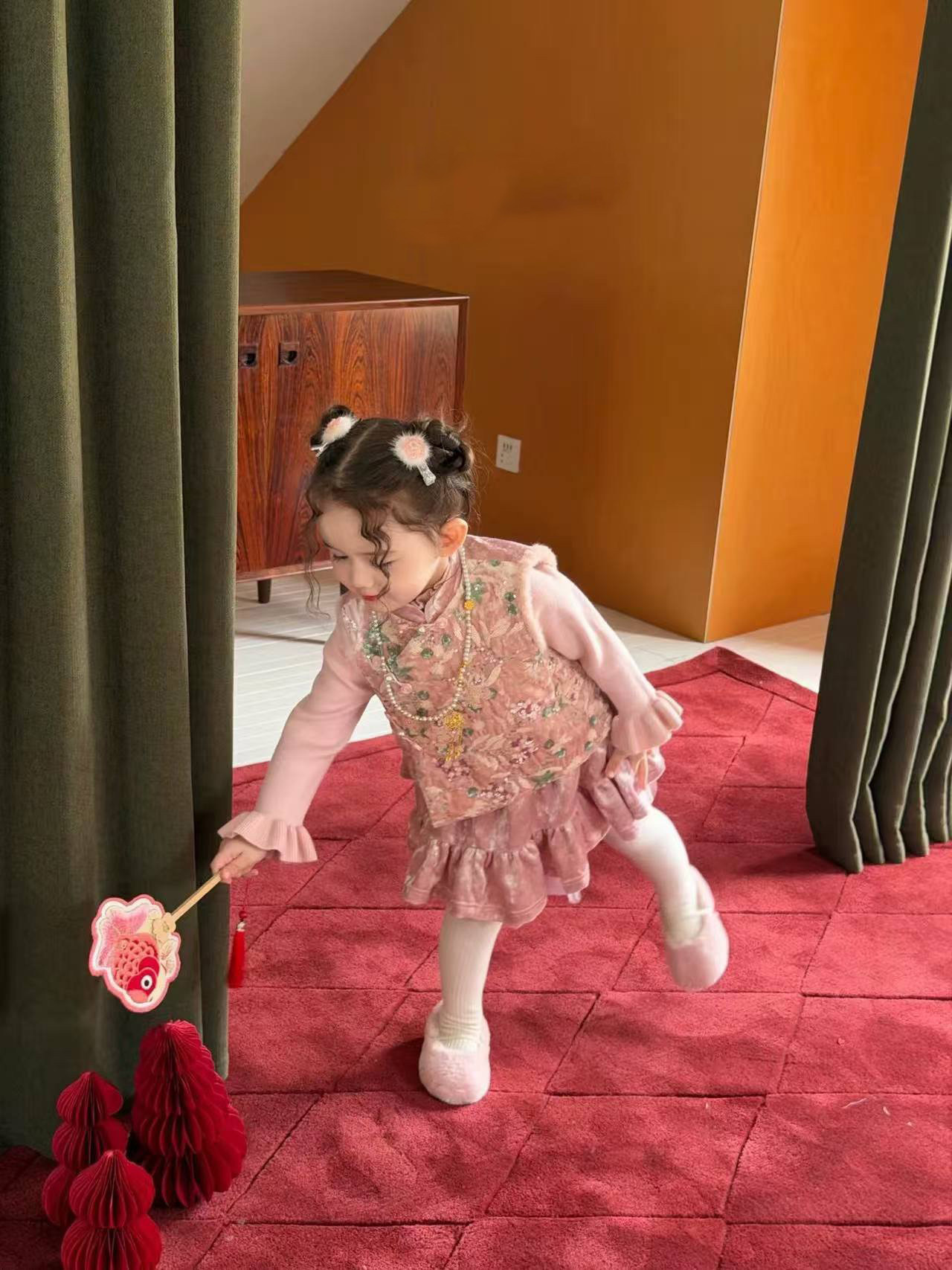 粉色毛衣/中式加絨背心+短裙